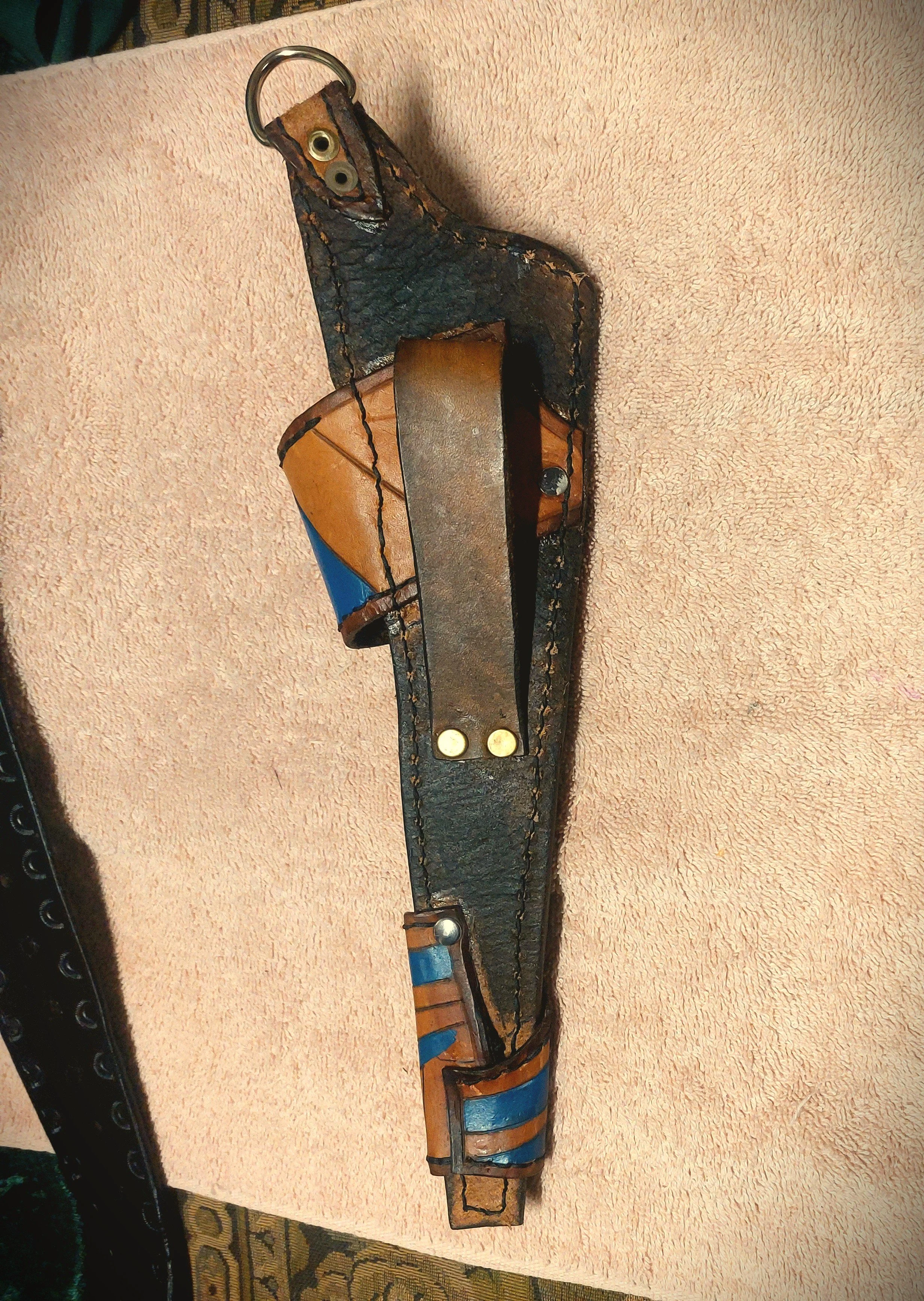 holster Castiel back detail.jpg