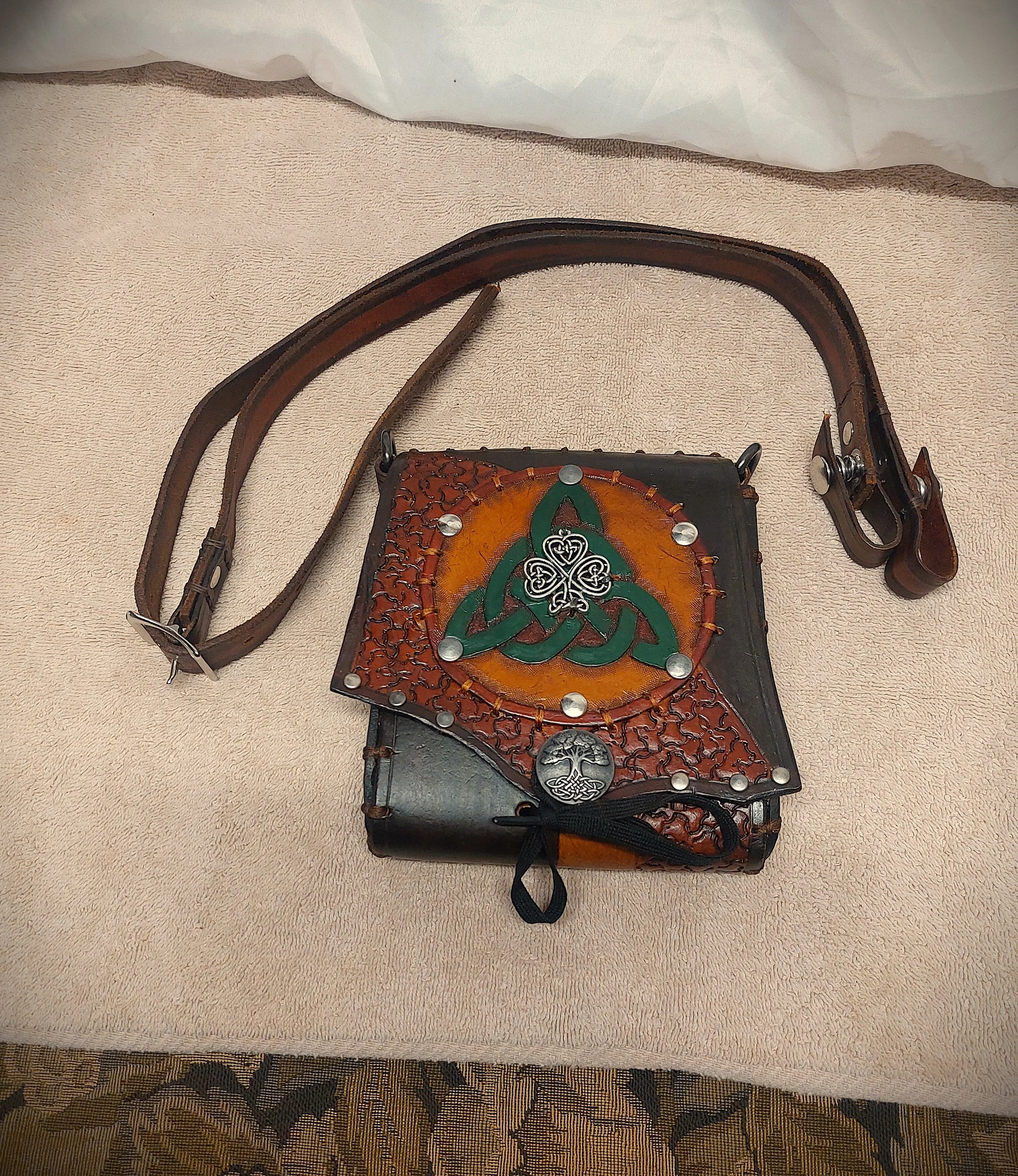 celtic on tans pouch and strap seperate.jpg