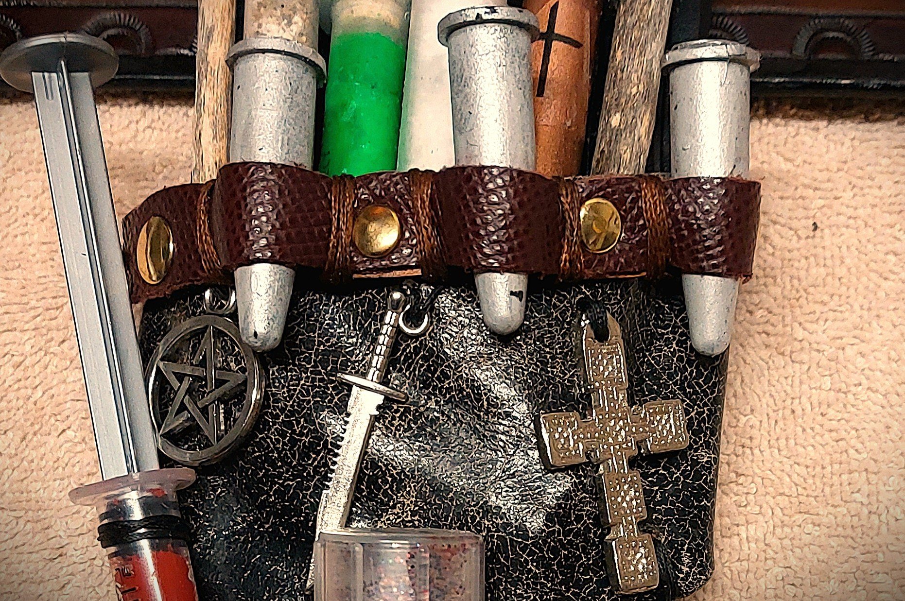 hunters kit cullen on front mid detail.jpg