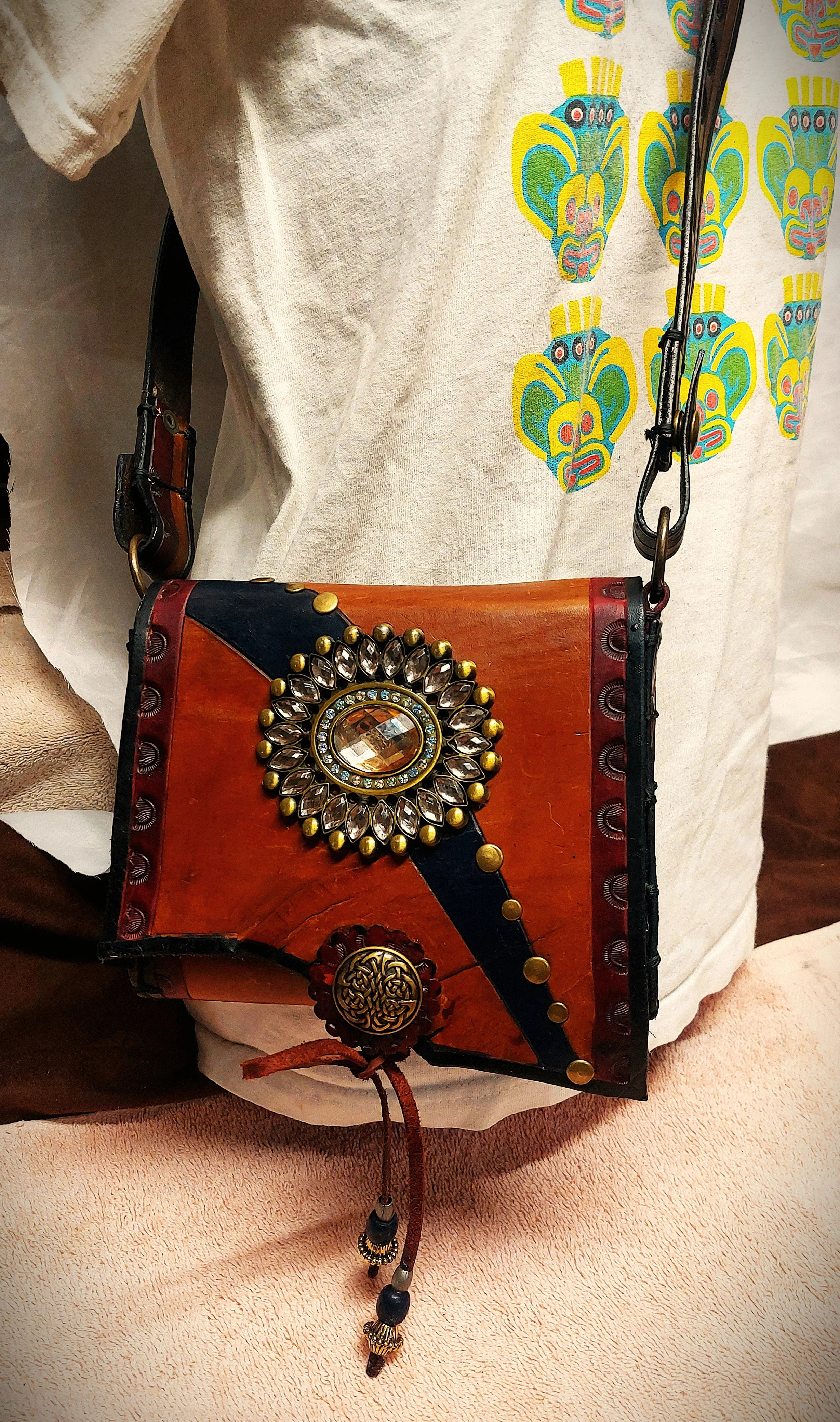 Shiny Medallion Brown Leather Purse/Pouch And  Coordinating 1" Belt/Strap Set