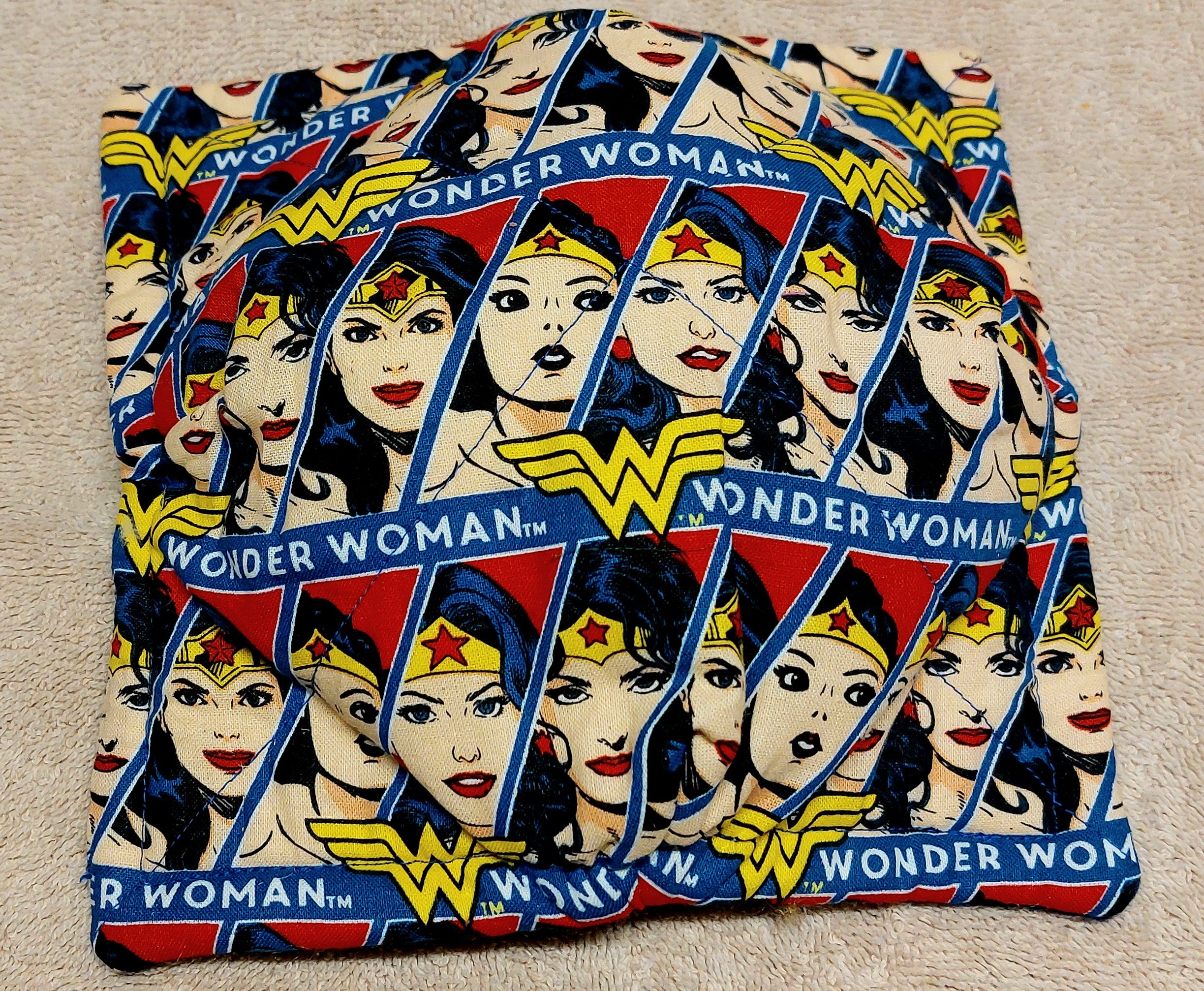 Linear Faces of Wonder Woman Classic Med Microwaveable Bowl Cozy