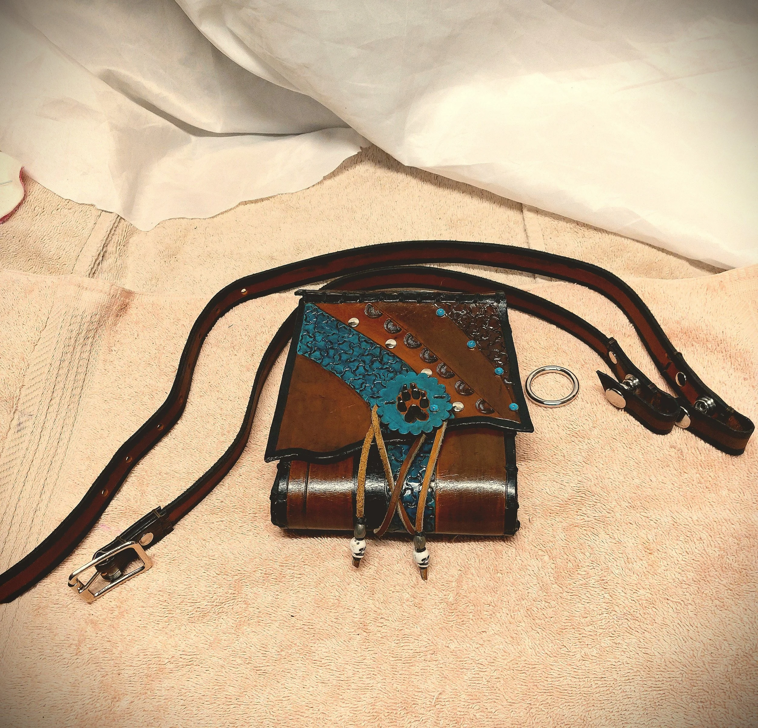 wolfspaw pouch 525 2 pc separate.jpg