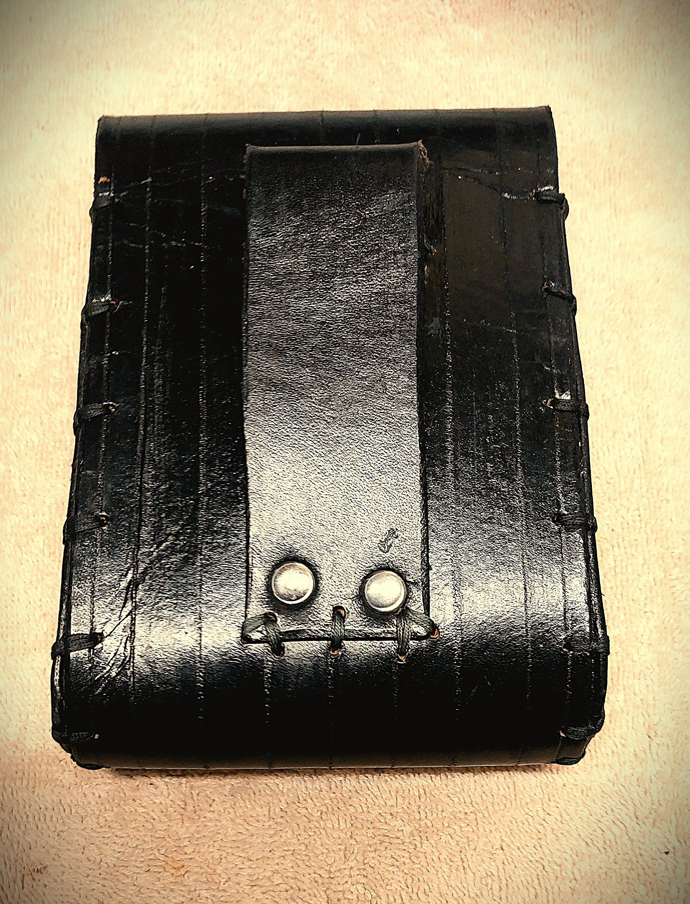 skull cameo blk belt pouch back.jpg