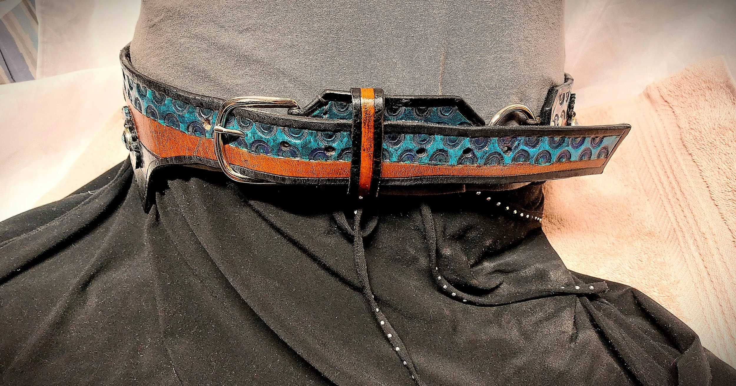 ouja wiccan teal belt front manne.jpg