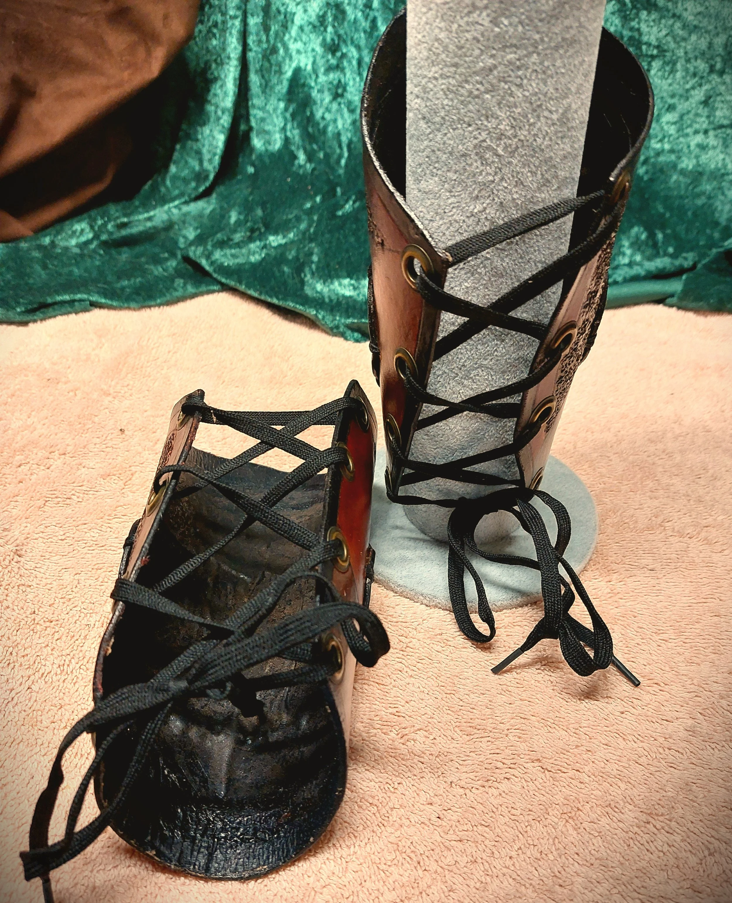 arm bracers back.jpg