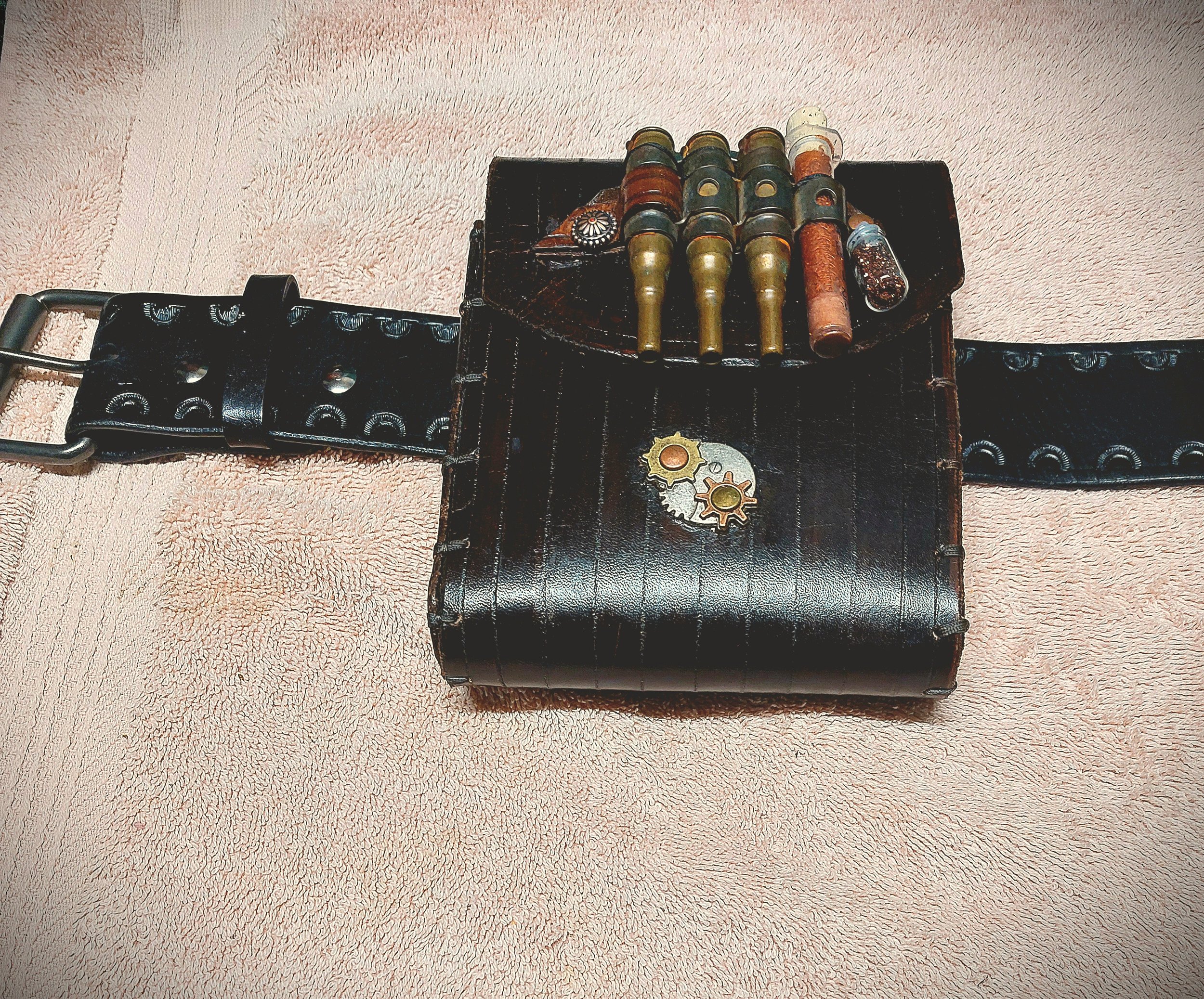 pouch sp armed wider with belt.jpg