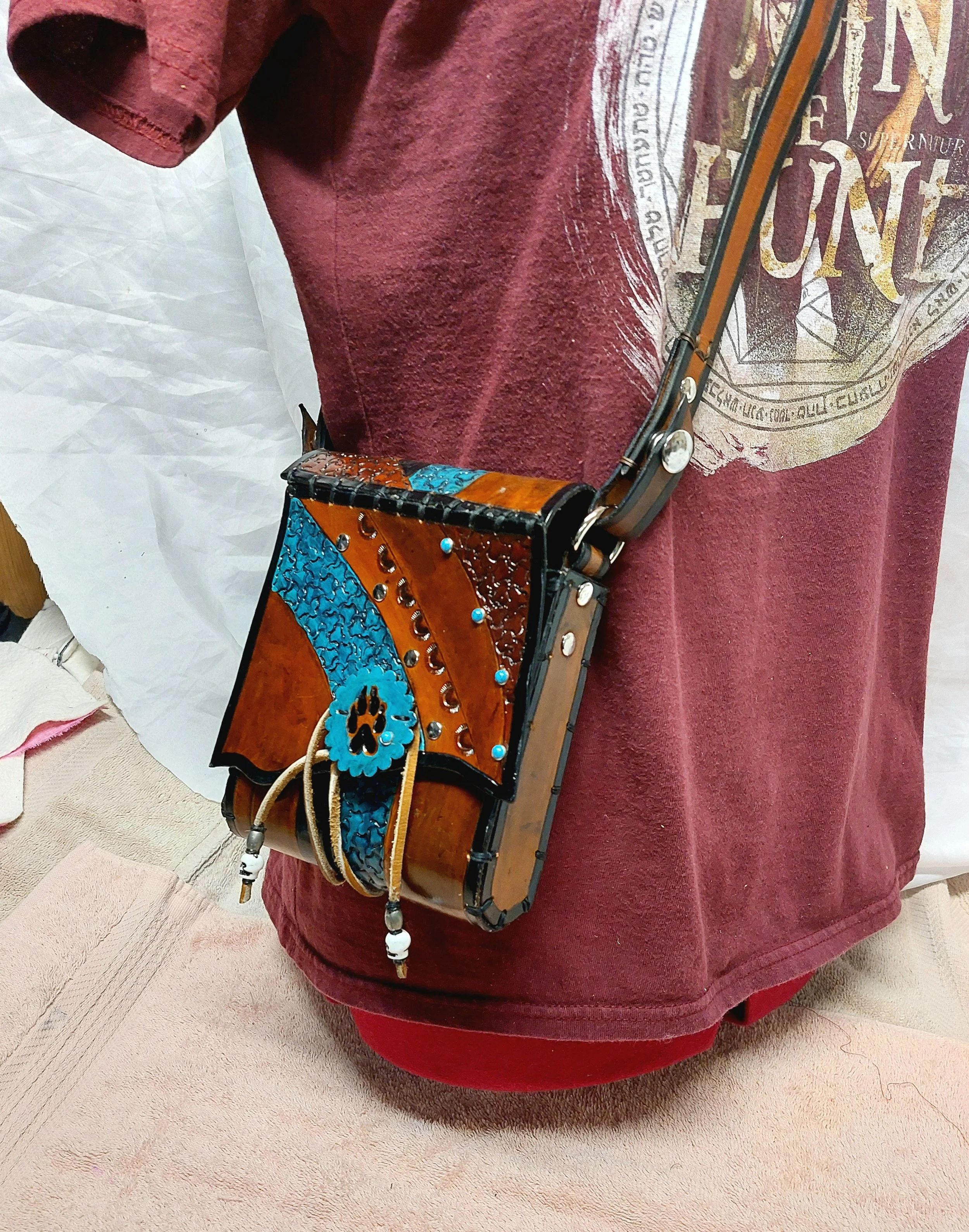 wolfspaw pouch 525 side detail 1.jpg