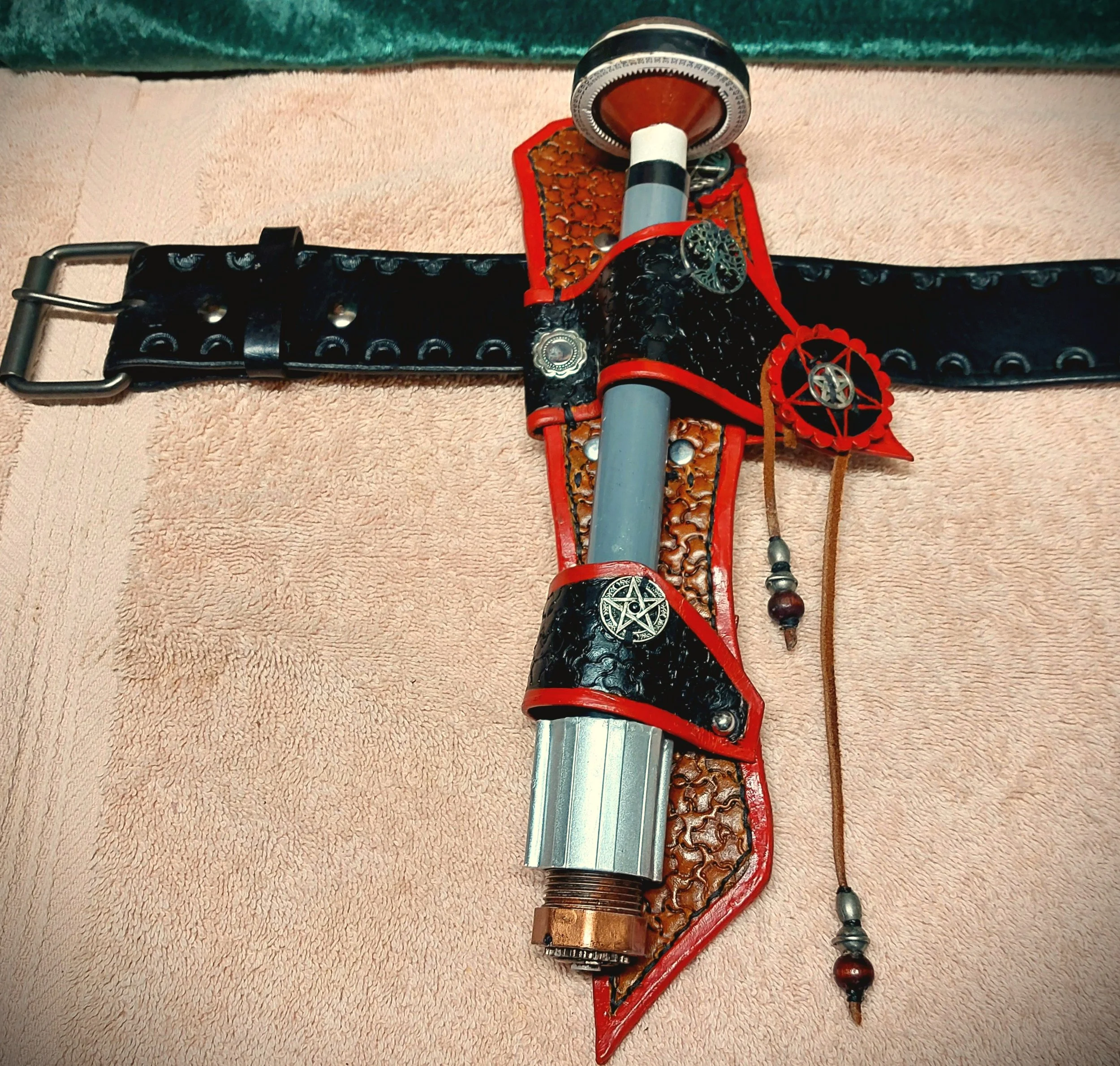 holster large blk red pen on belt.jpg