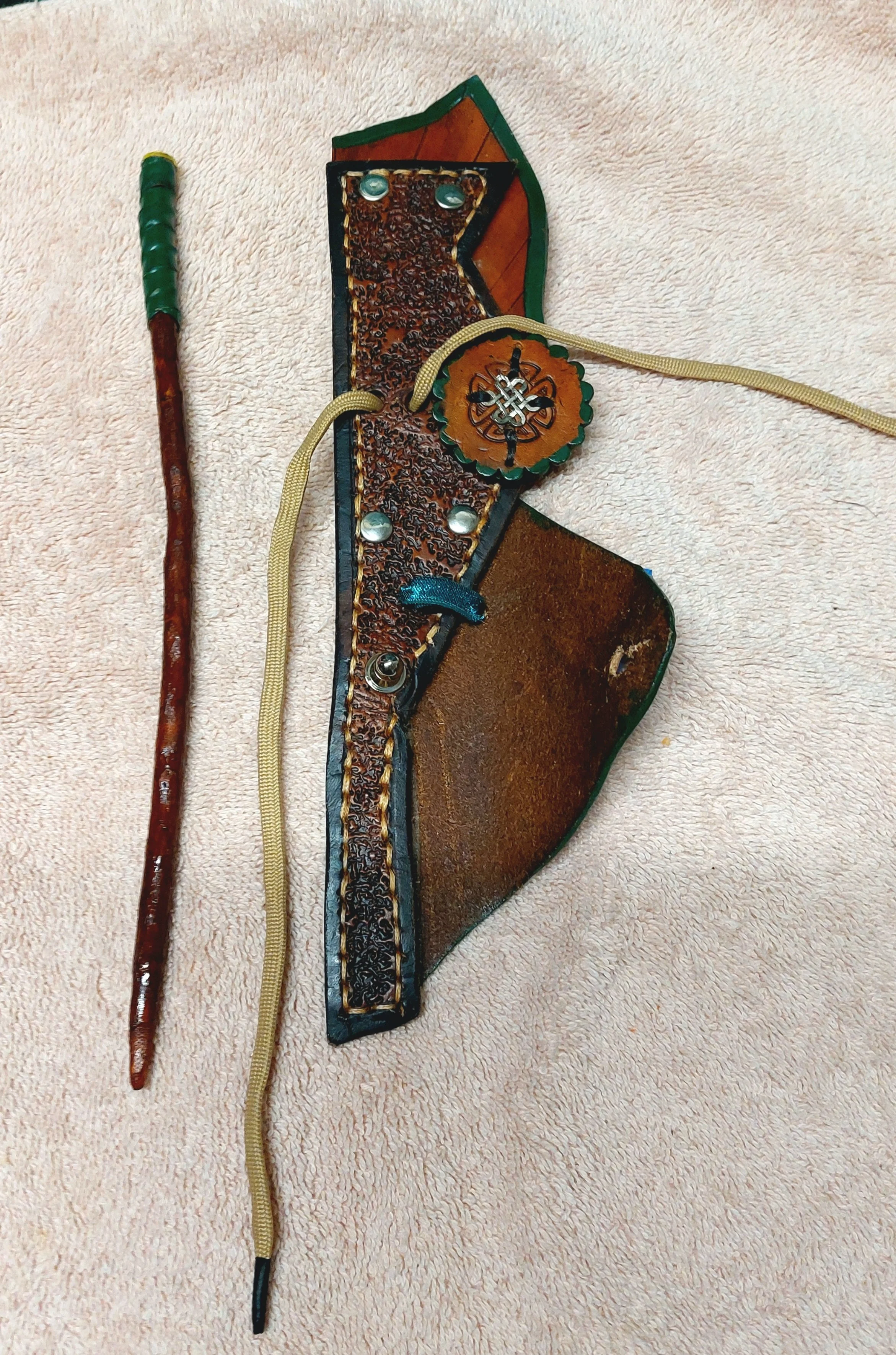 holster celtic square knot side by side.jpg