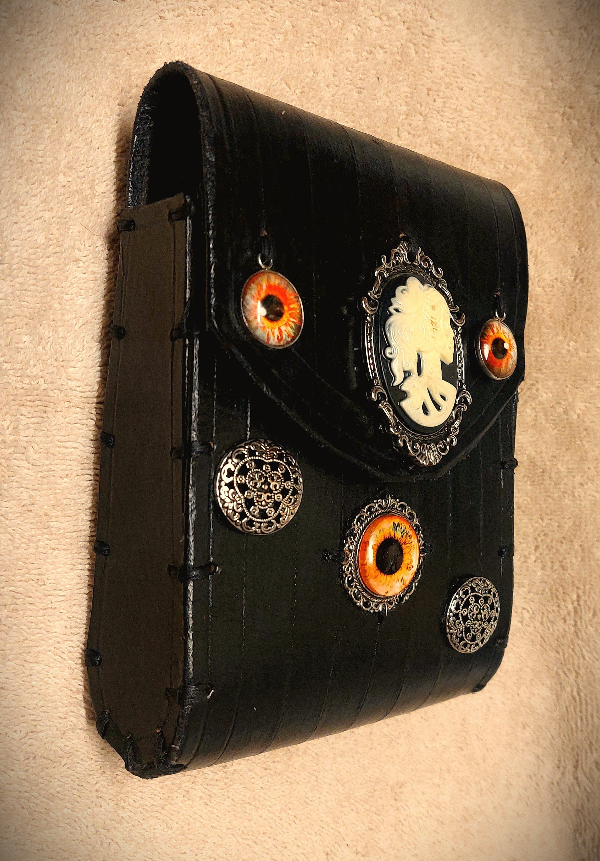 skull cameo blk belt pouch side detail up.jpg