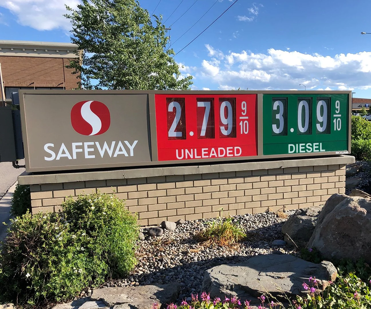 safewaygasmonumentsign.jpg