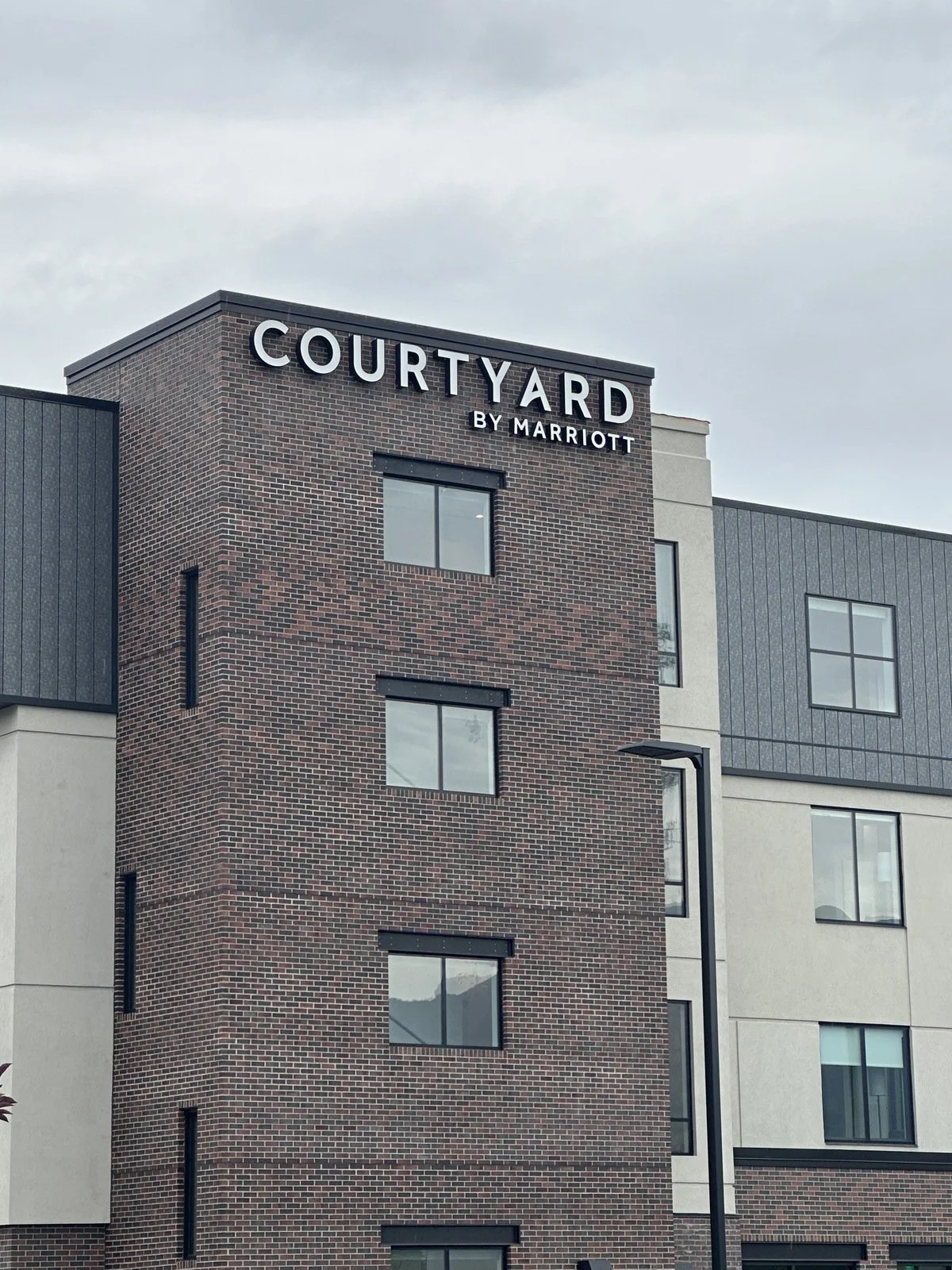 courtyardmarriottchannelletters.jpg