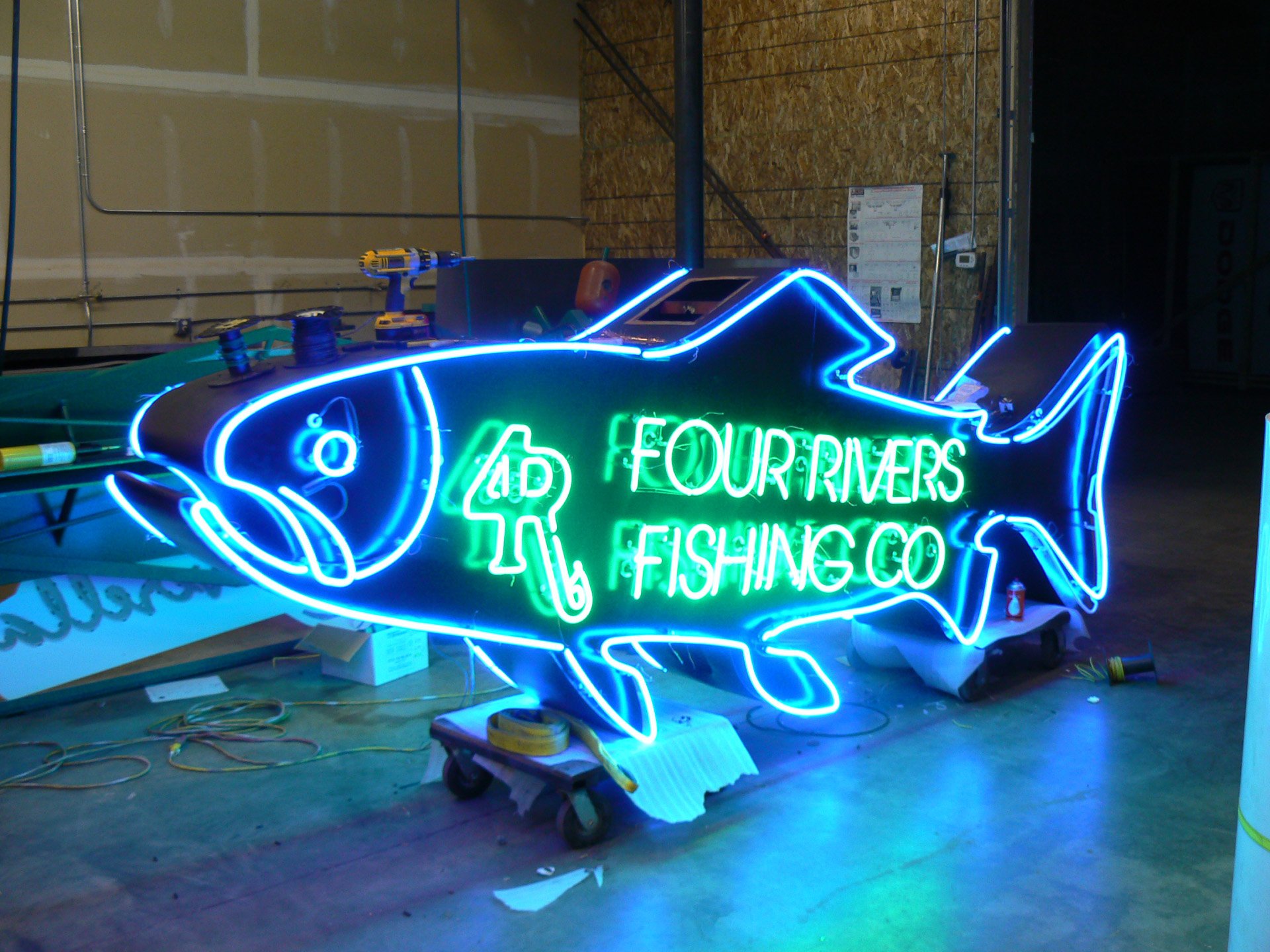 fourriversfishingcompanyneonsign.jpg