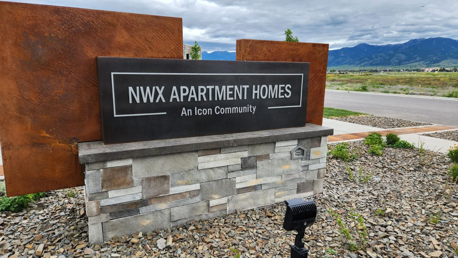 nwxapartmenthomesmonumentsign.jpg