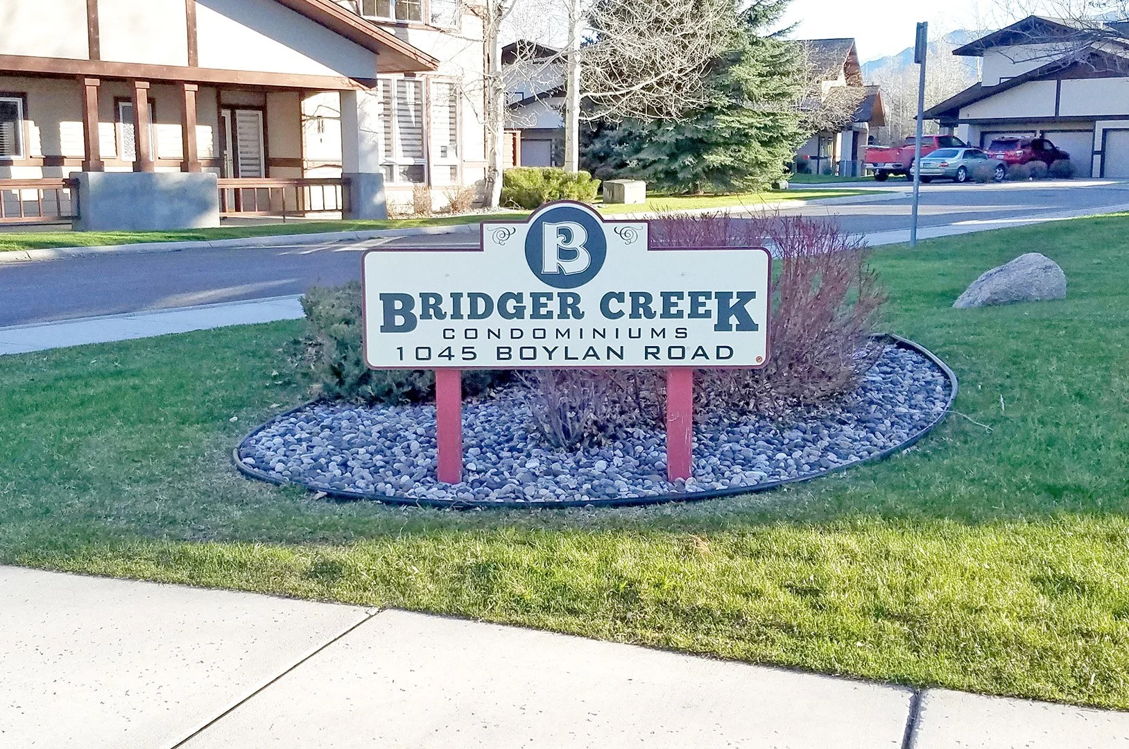 bridgercreekcondominiumsmonumentsign.jpg