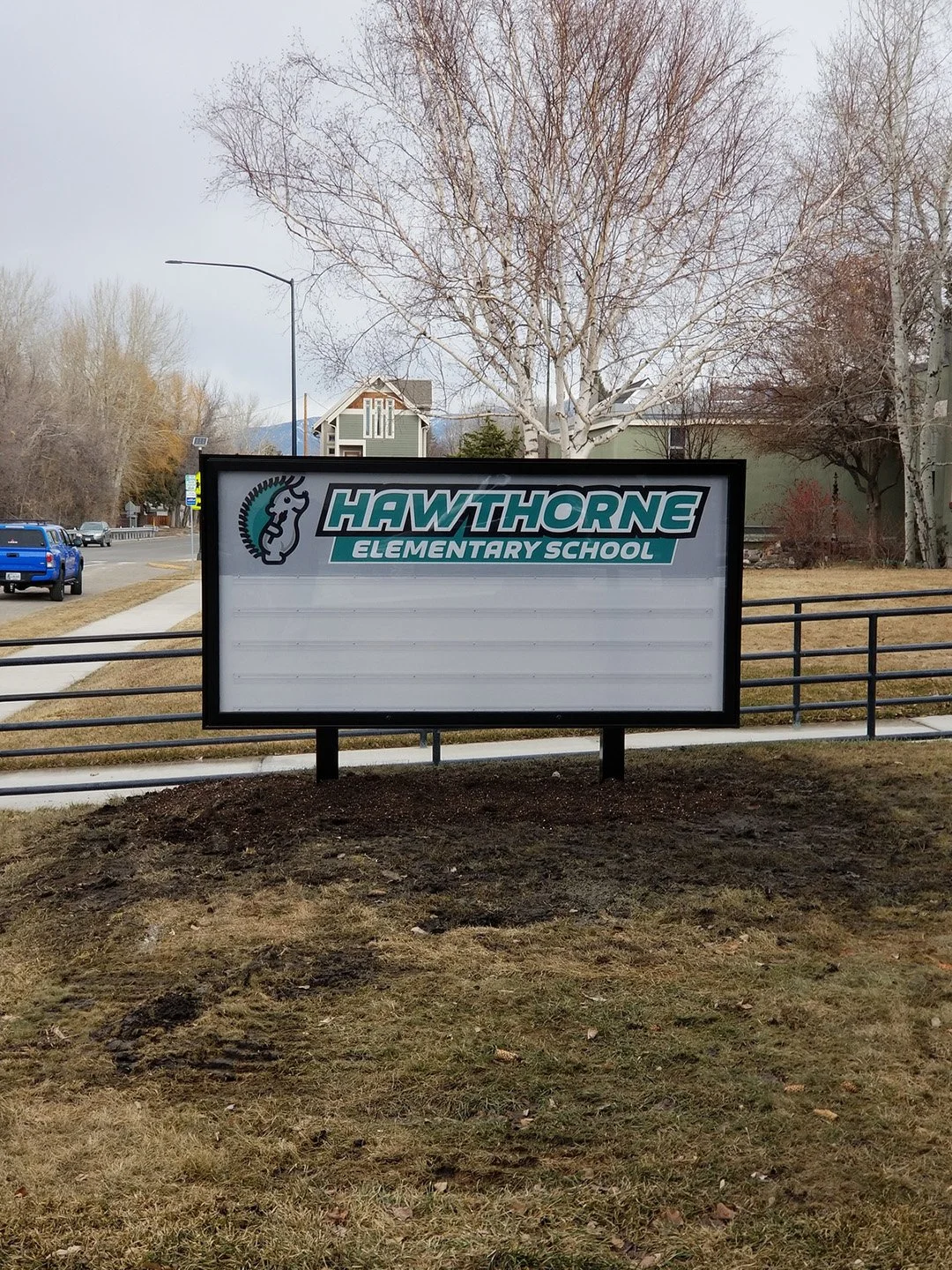hawthorneelementaryschoolmonumentsign.jpg