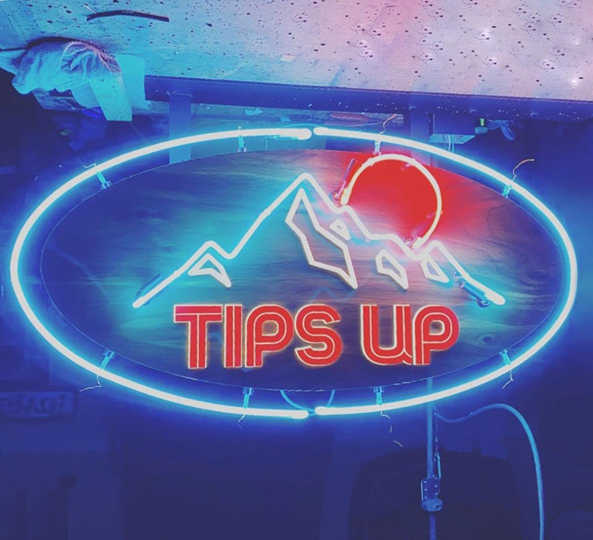 tipsupneonsign.jpg