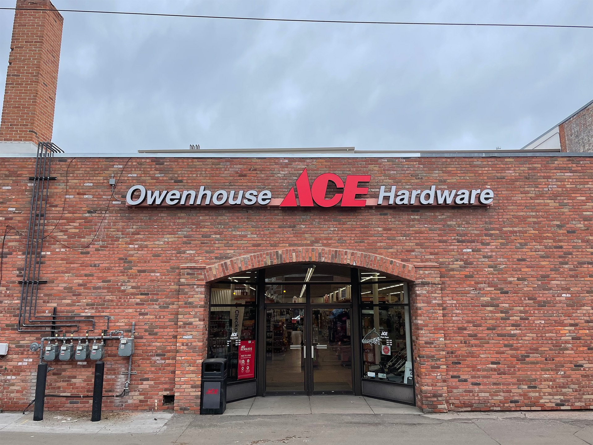 owenhouseacehardwarechannelletters.jpg