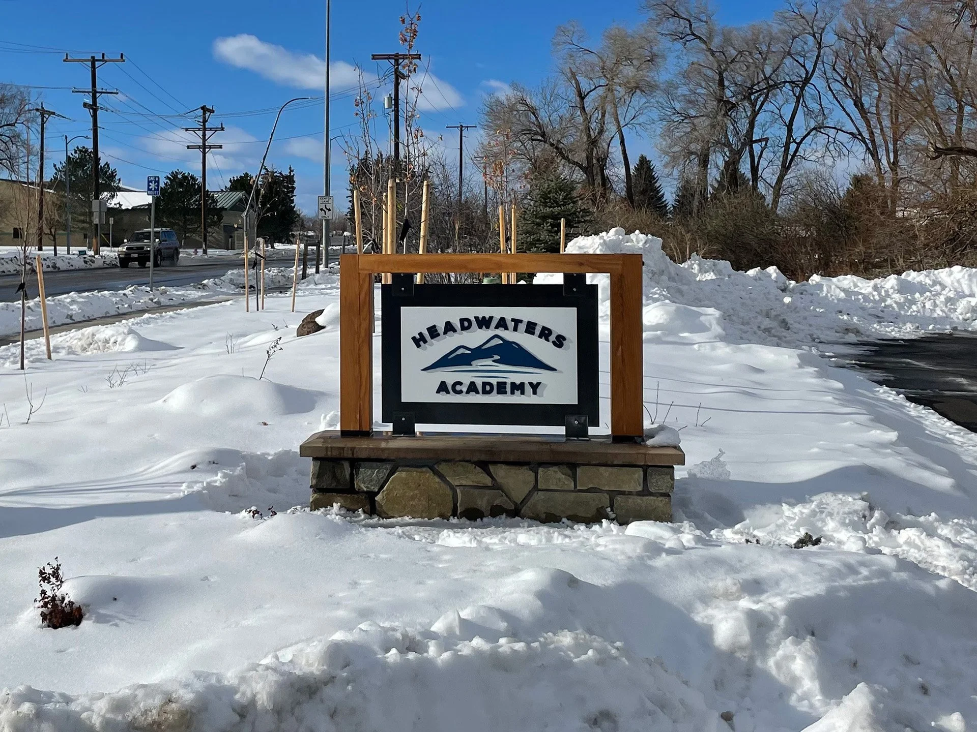 headwatersacademymonumentsign.jpg