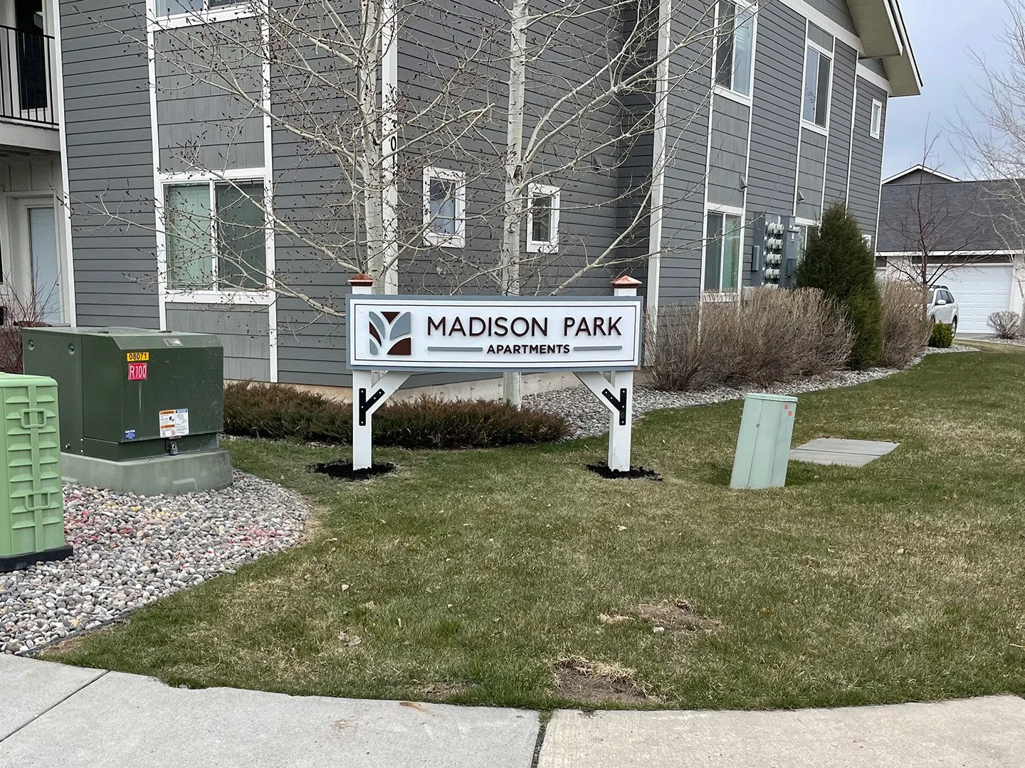 madisonparkapartmentsmonumentsign.jpg