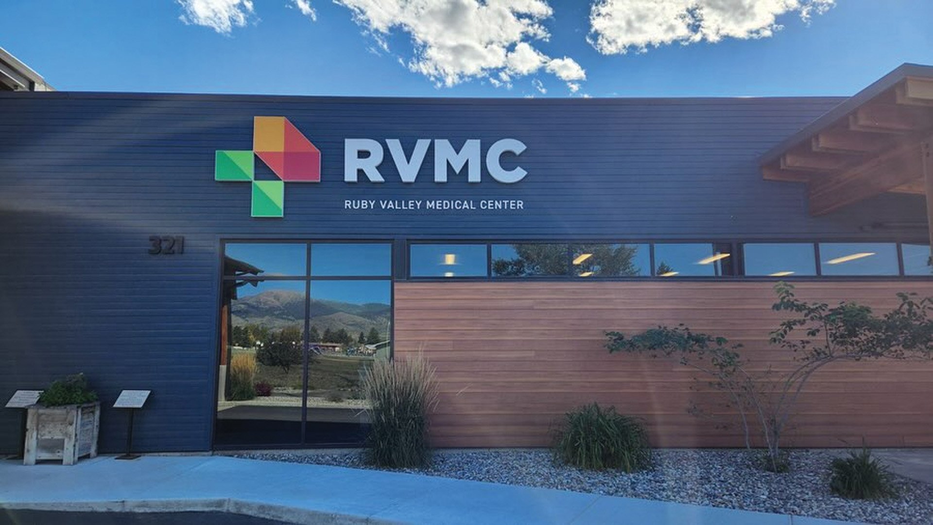 rubyvalleymedicalcenterchannelletters.jpg