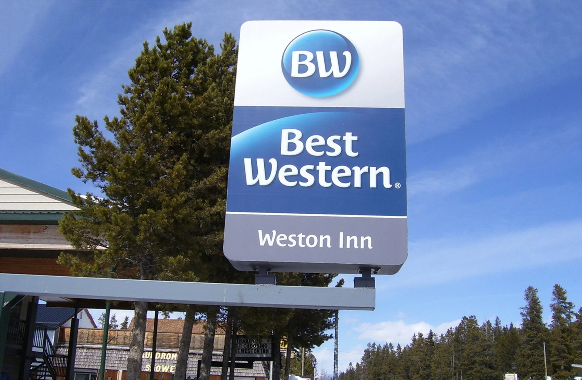 bestwesternwestyellowstonepolesign.jpg