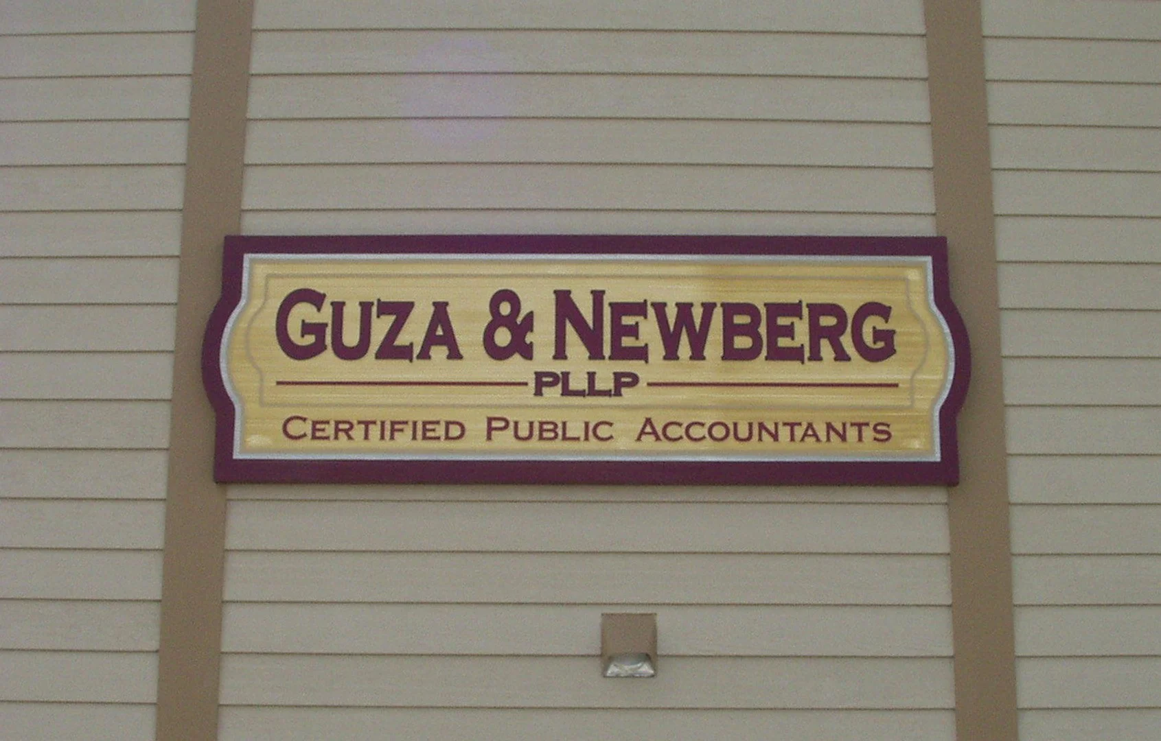 guzandnewbergroutedsign.jpg