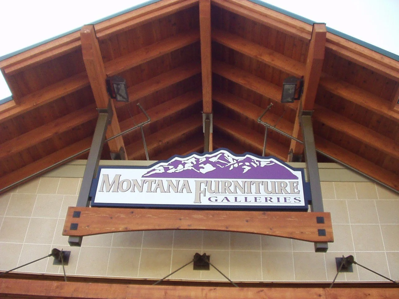 montanafurnituregallerieslightbox.jpg