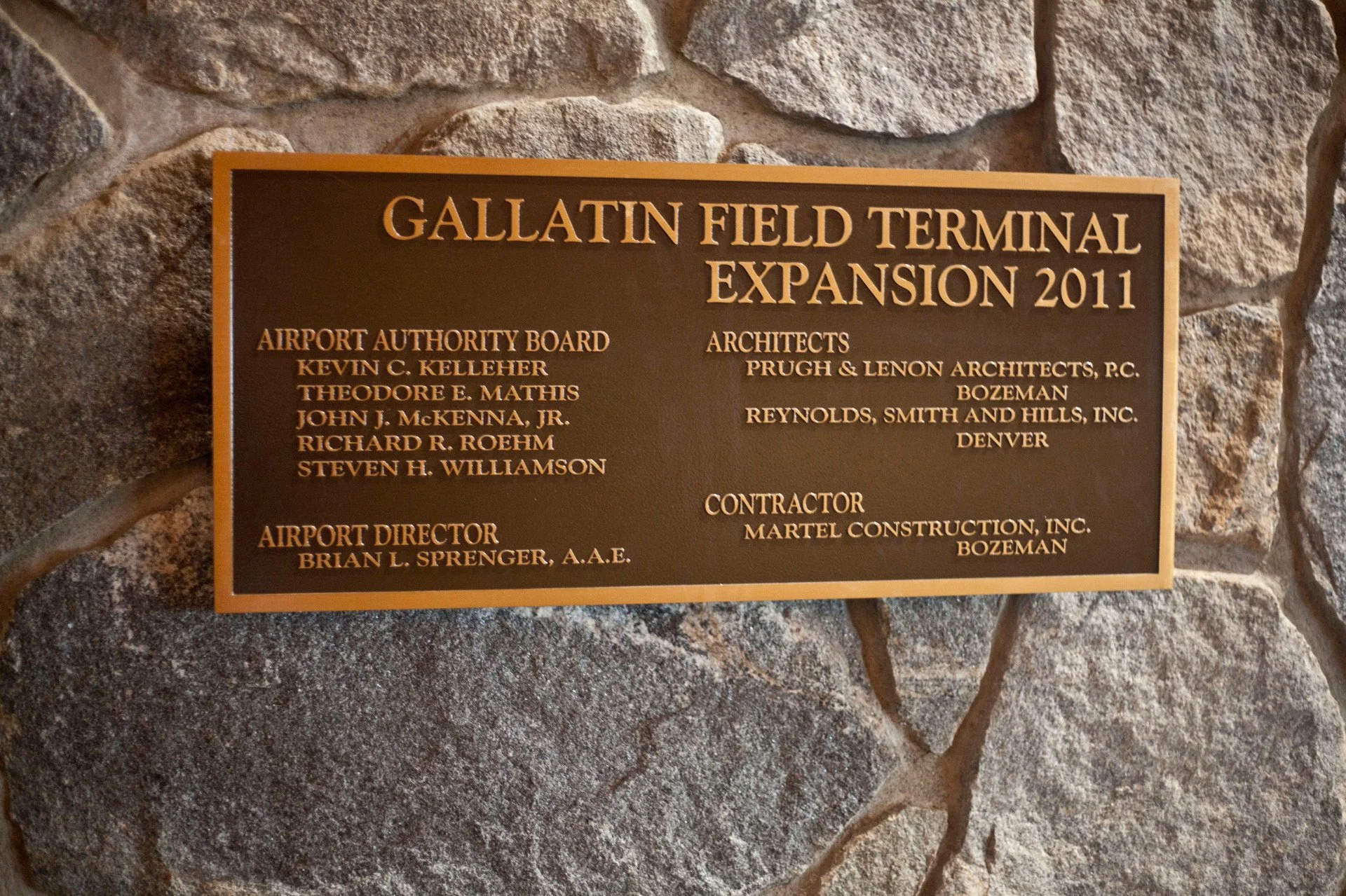bozemanyellowstoneinternationalairportplaque.jpg