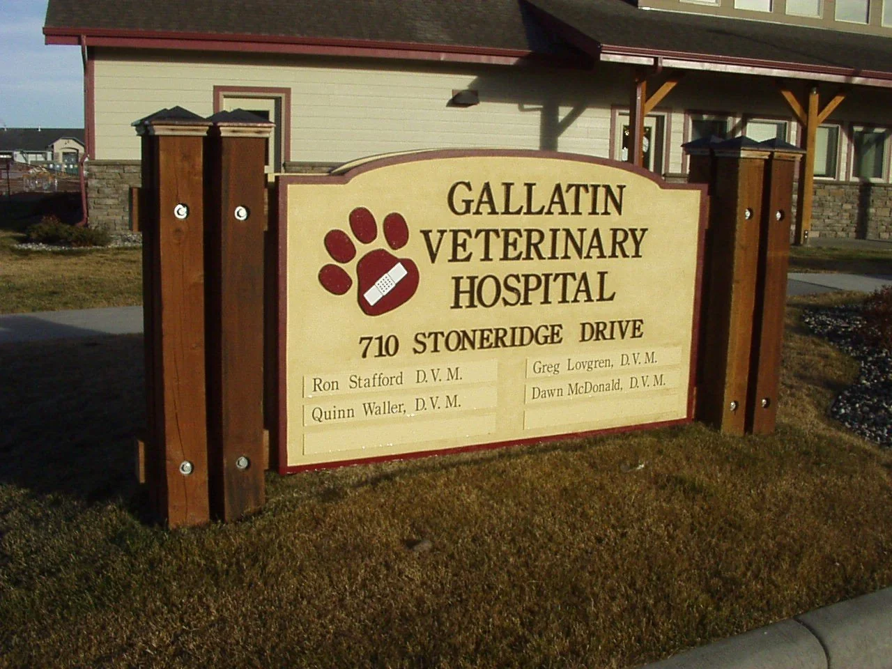 gallatinveterinaryhospitalmonumentsign.jpg