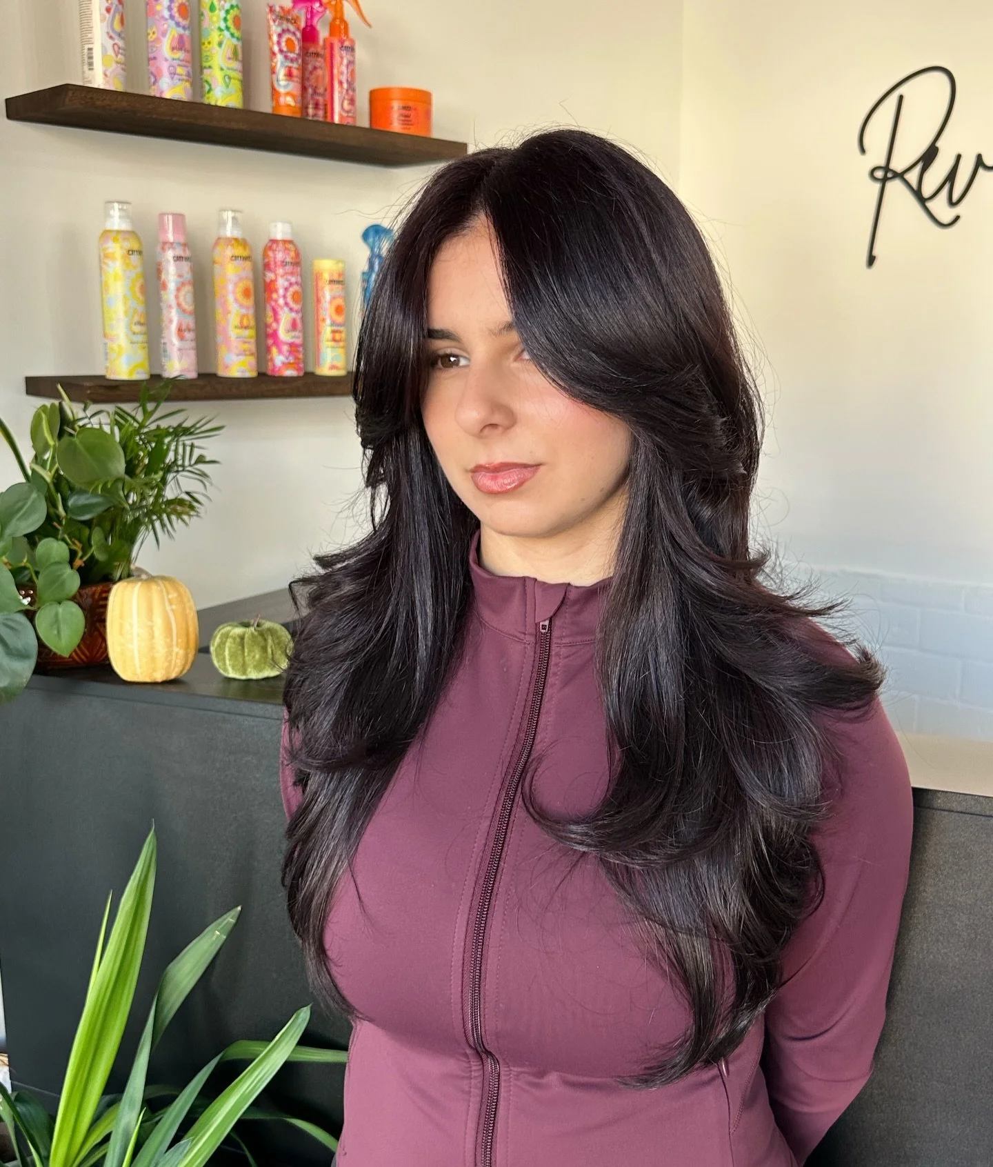 She's on my Pinterest board🫧🎠🎠🫧🫧🐬🐬

🎨 @pravana 
🔪 @hanzonation 
color+cut 
@behindthechair_com @hairbrained_official @modernsalon 
#pinterestaesthetic #pinteresthair #inspiration