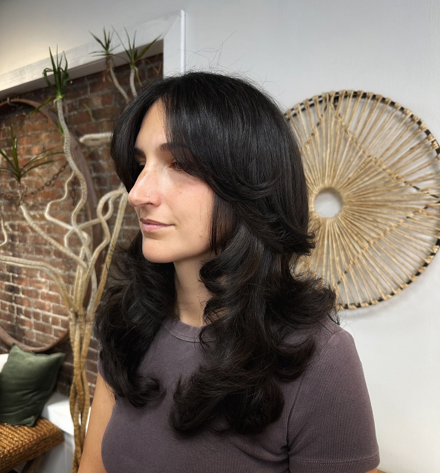 Realizing I never posted this fairy girl and she needed to be seen asap 🧚🏼🧚🏼🍃🔪🔪 love this cut

#layeredhaircut #shag #hanzo