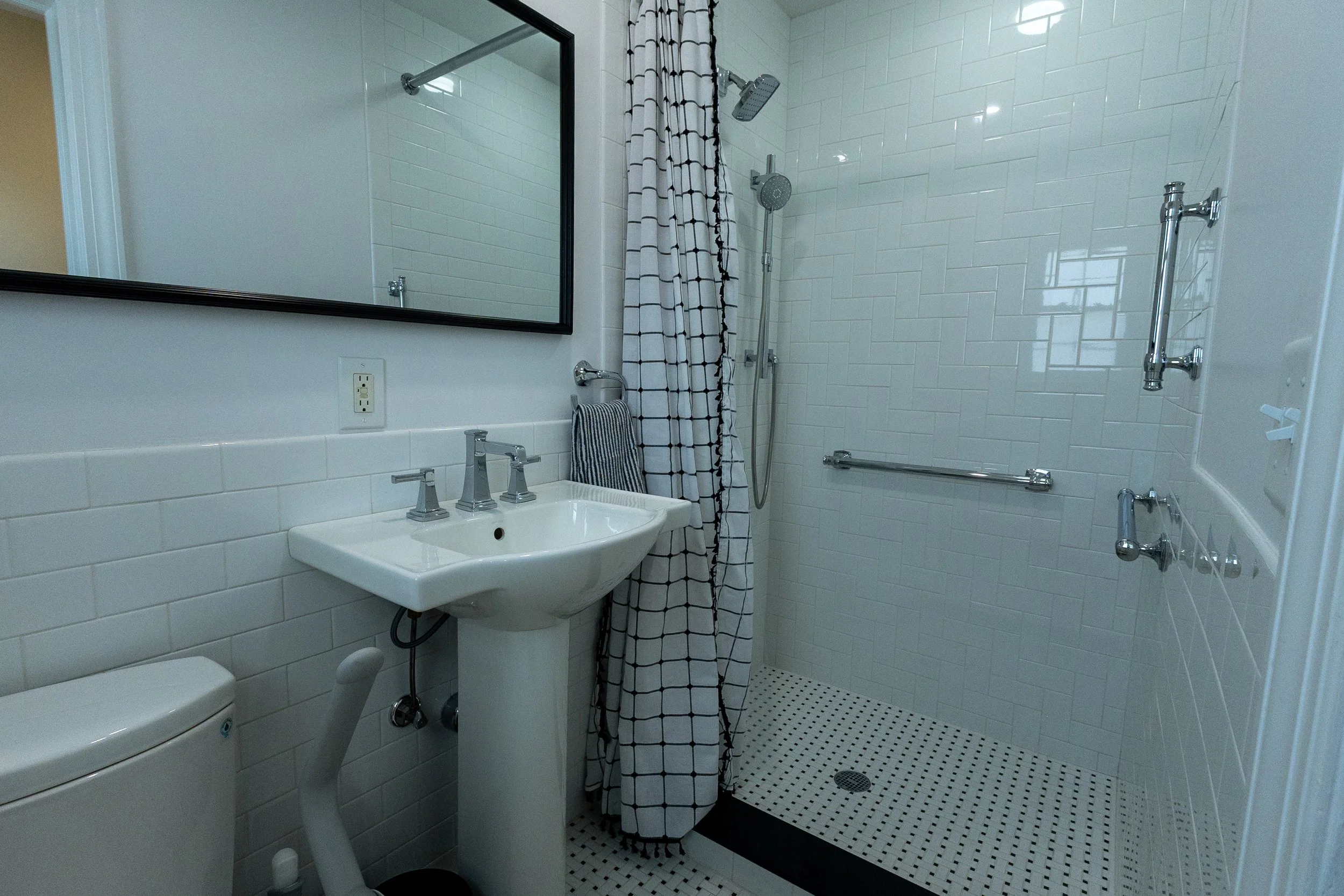bathroom3.jpg