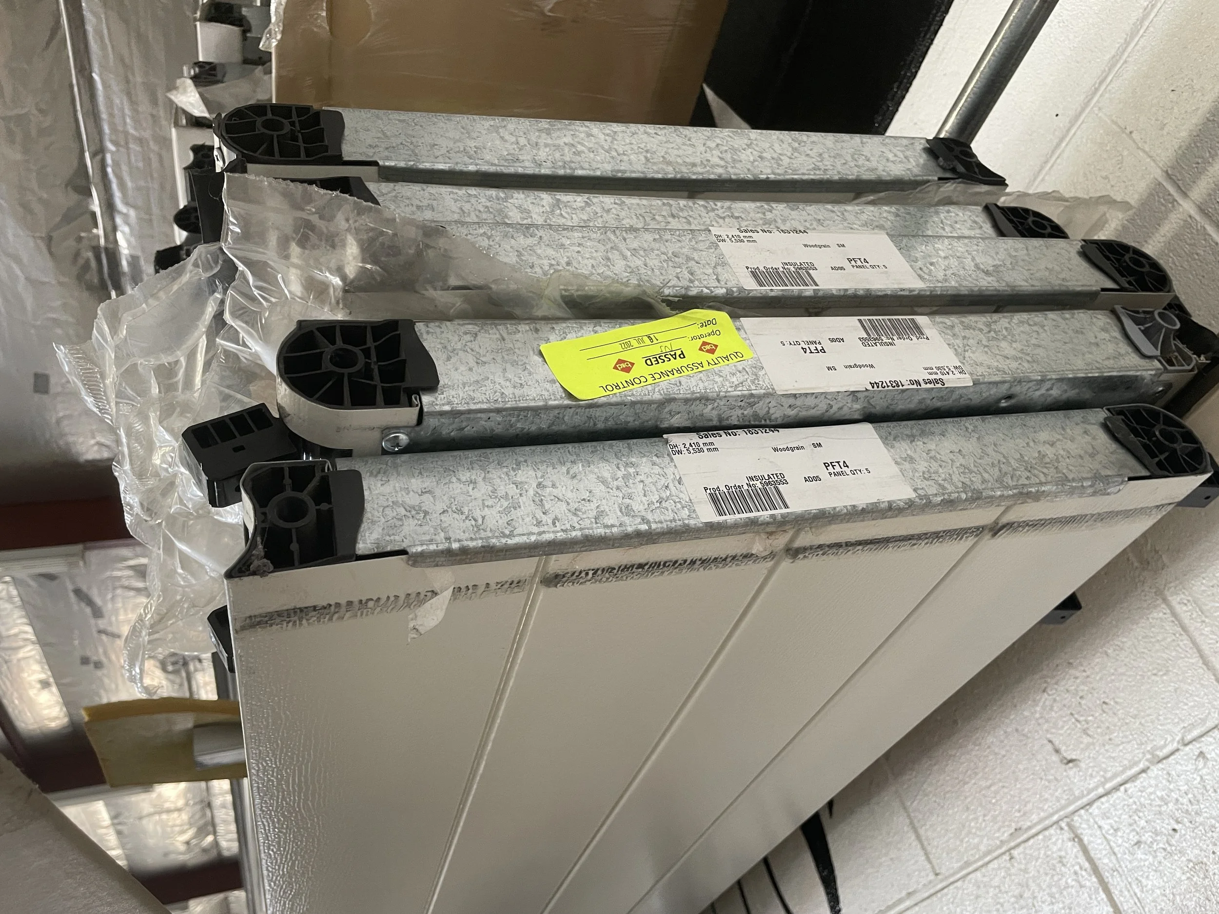 B&D Panelift PFT. Seville. Surfmist. Insulated. 2410H x 5530W.