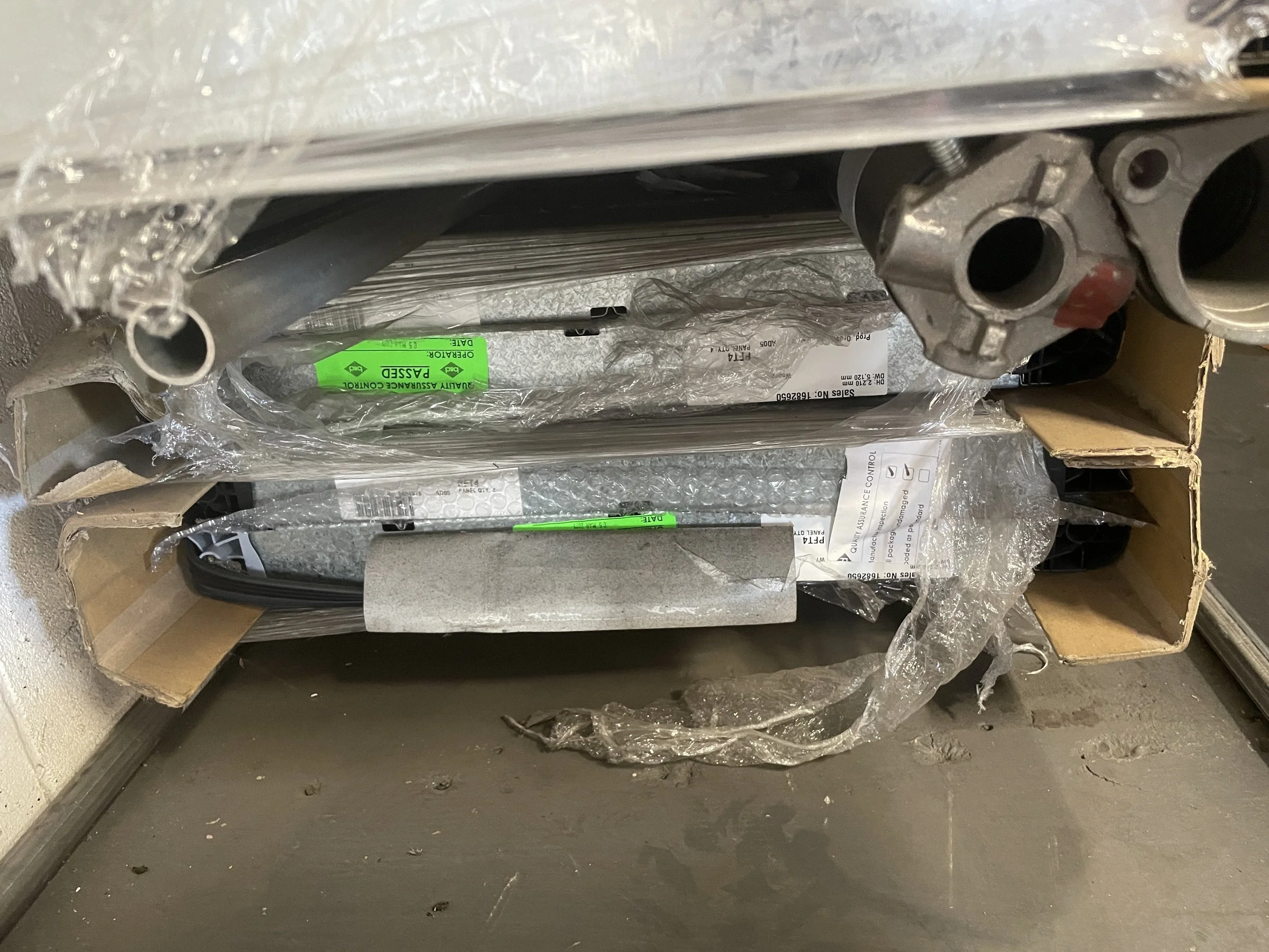 B&D Panelift PFT. Seville. Windspray. 2210H x 5120W.