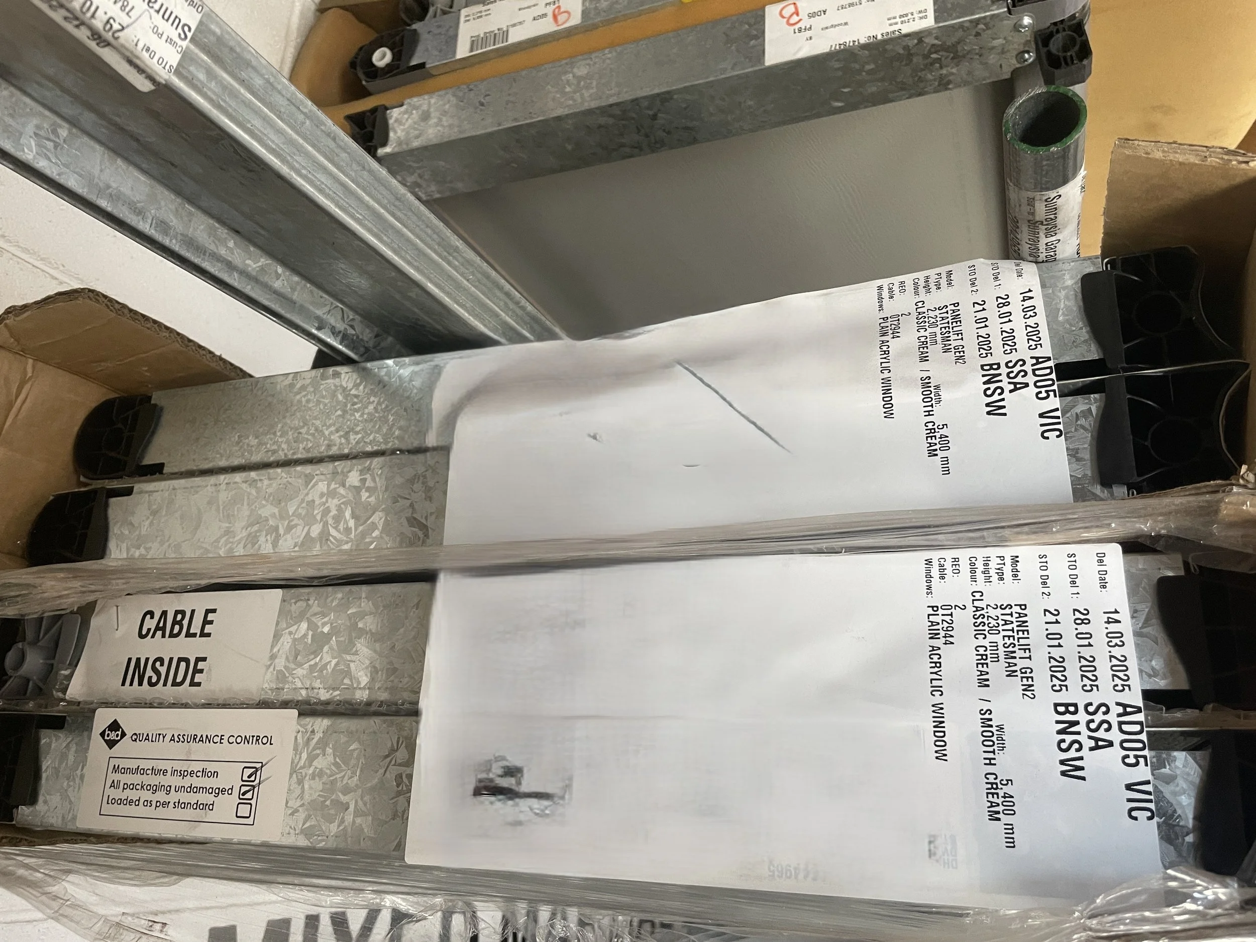 B&D Panelift PFT. Statesman. Classic Cream. 2230H x 5400W.