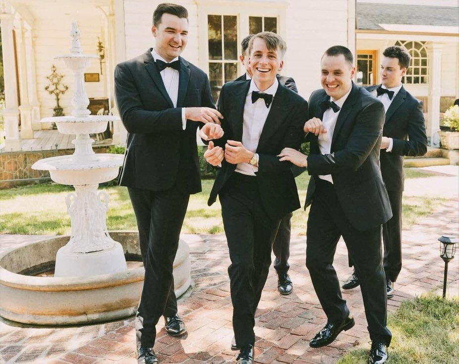 I just might&hellip;tear up again watching this couple&rsquo;s road to forever. This wedding had the love, the laughs, and the kind of energy that makes you drippin&rsquo; in finesse. There is definitely 24 karat magic in air. 

Sorry&hellip; we trie