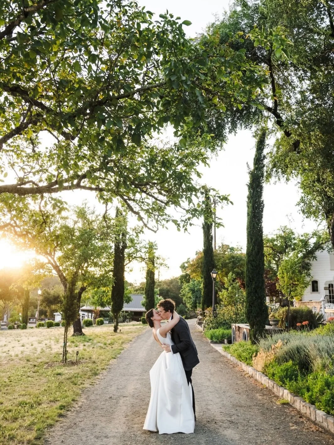 We love a wedding with lotsa kissing. 💜💜💜 Good thing the ranch provides endless scenic spaces&hellip; but theres always room for improvement. 🥰🥰🥰 hurray to love and smudge proof lipstick. 💋

Photo by @kreate_photography 

 #weddingdestination 