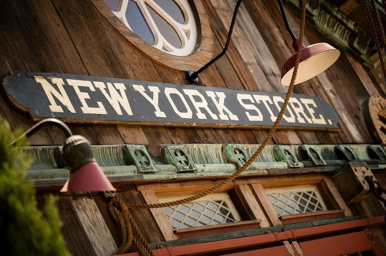 We seriously love the drama of the light in these photos because it resonates in the bold intense love you feel in the air of this wedding. So impossible to ignore. ❤️&zwj;🔥❤️&zwj;🔥❤️&zwj;🔥

Photos by @thefreckledgram 

#weddingdestination #triple