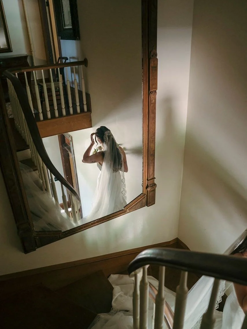 We love the planned moments. , those beautifully curated details. And we love the candid ones just as much.
The quiet in-between moments, the softness, that love unfolding naturally&hellip; that kind of magic always gets us.

Photos by @catcoppenrath