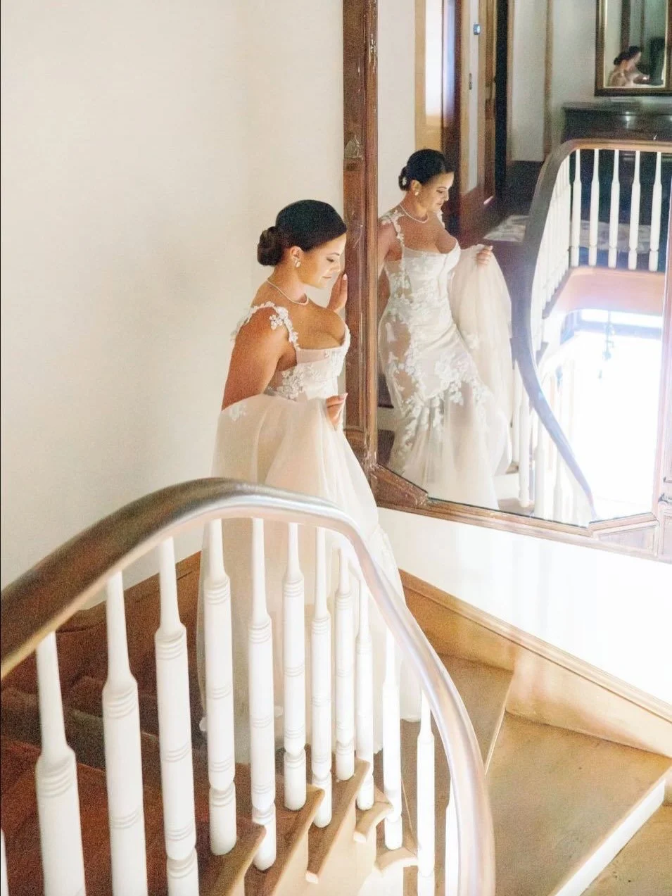 Ngl, this is one of our teams favorite wedding. Gorgeous couple completely at home with each other. The elegance of it all, yet so uncomplicated. There is a  quiet confidence and the love filled the air for real 💜

Photos by @scottanddanaphotographe