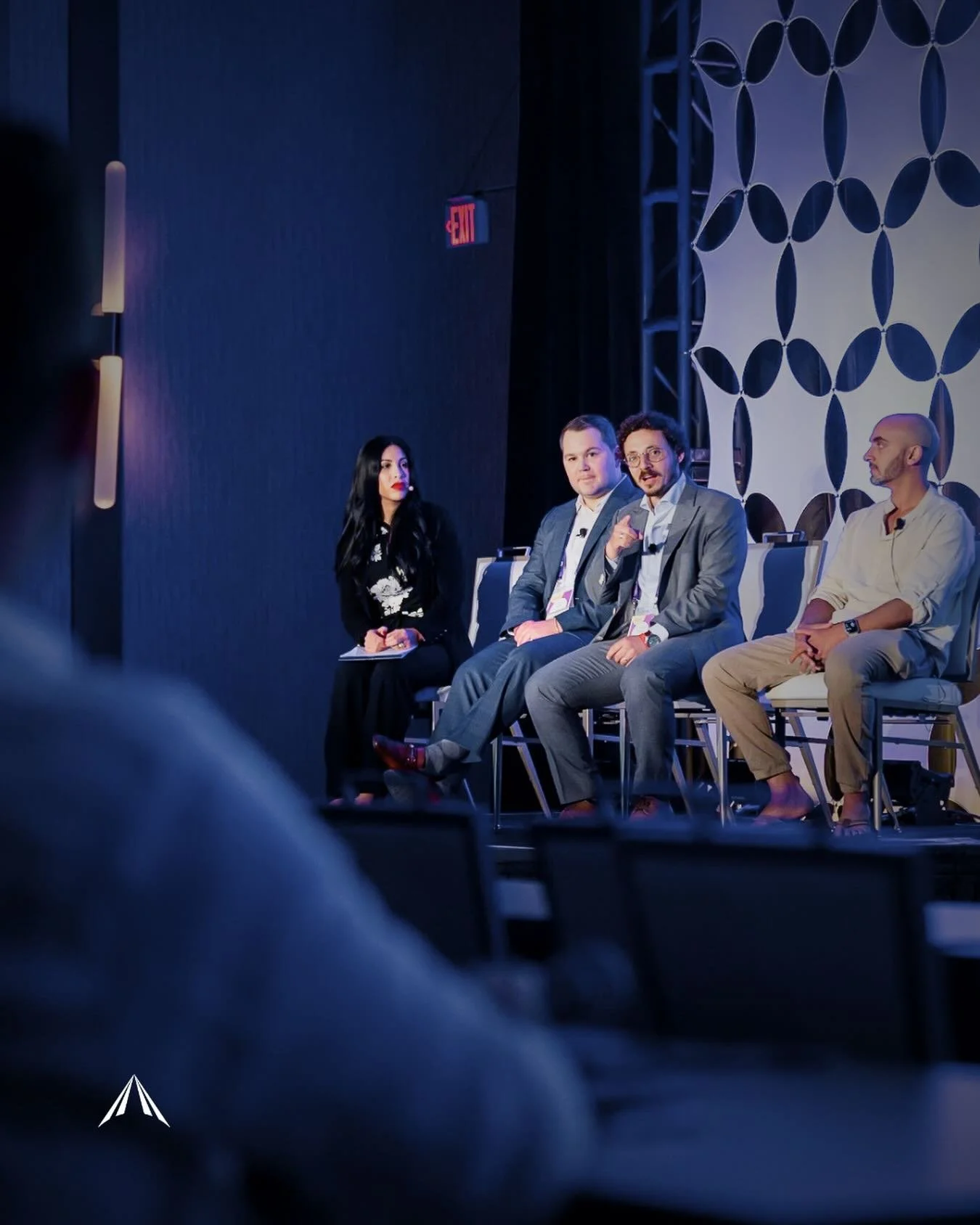 Leadership doesn&rsquo;t always happen at the podium.

Sometimes it happens in conversation.
In listening.
In asking better questions.
In slowing the room down long enough for clarity to show up.

Real growth in dentistry doesn&rsquo;t come from havi