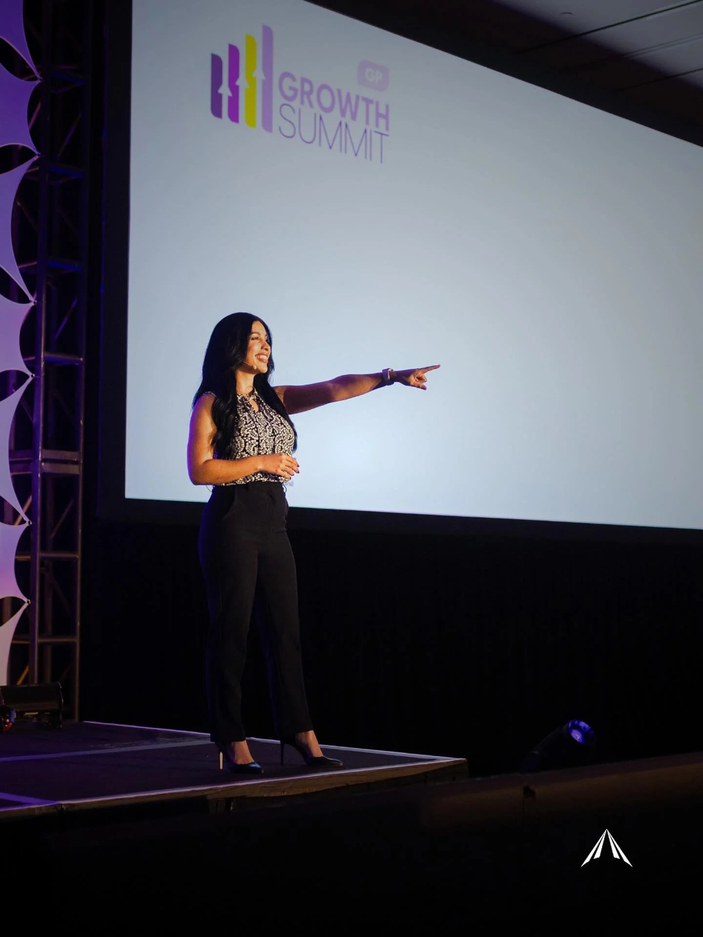 A year ago, I had the opportunity to be part of something really special.

Moments like that are built in the quiet work no one sees.

This is your reminder to&nbsp;keep going.

#leadership #patientcommunication #dentalteams #patientexperience #healt