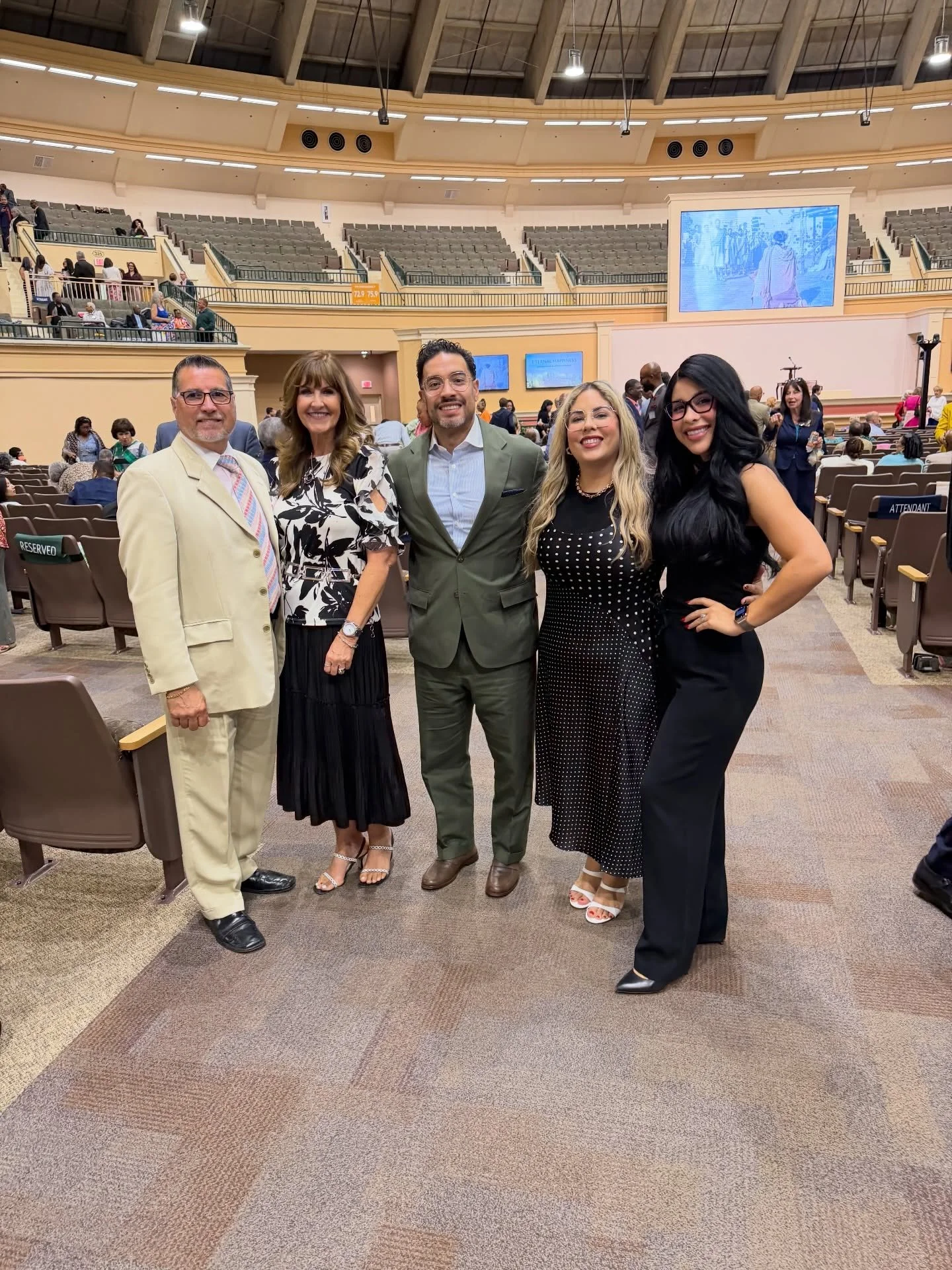 One of the greatest gifts in life is worshipping alongside the people you love. Grateful for faith, family, and the moments that remind me what truly matters ❤️

#danielaskeen #dentalconsultant #faith #thankfulgratefulblessed #dental