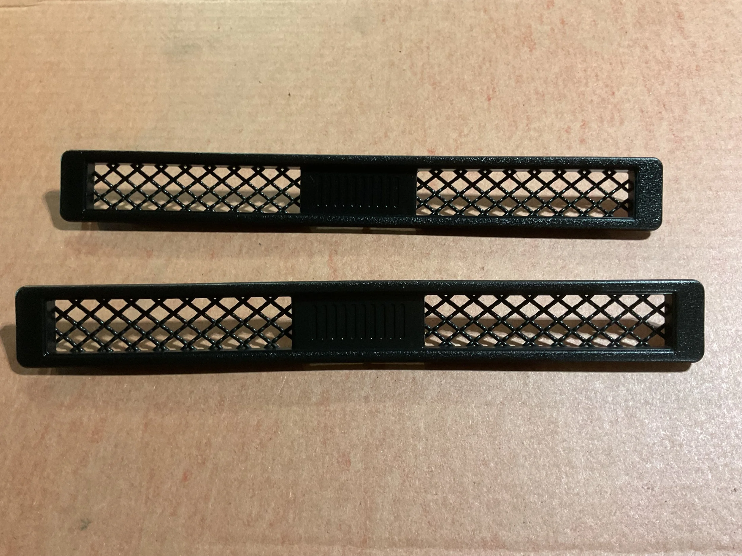 Rear headliner vents