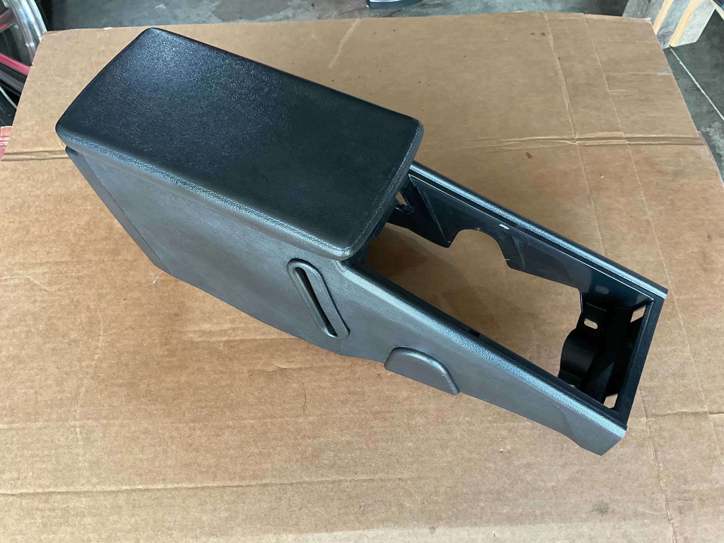 87-89 black console