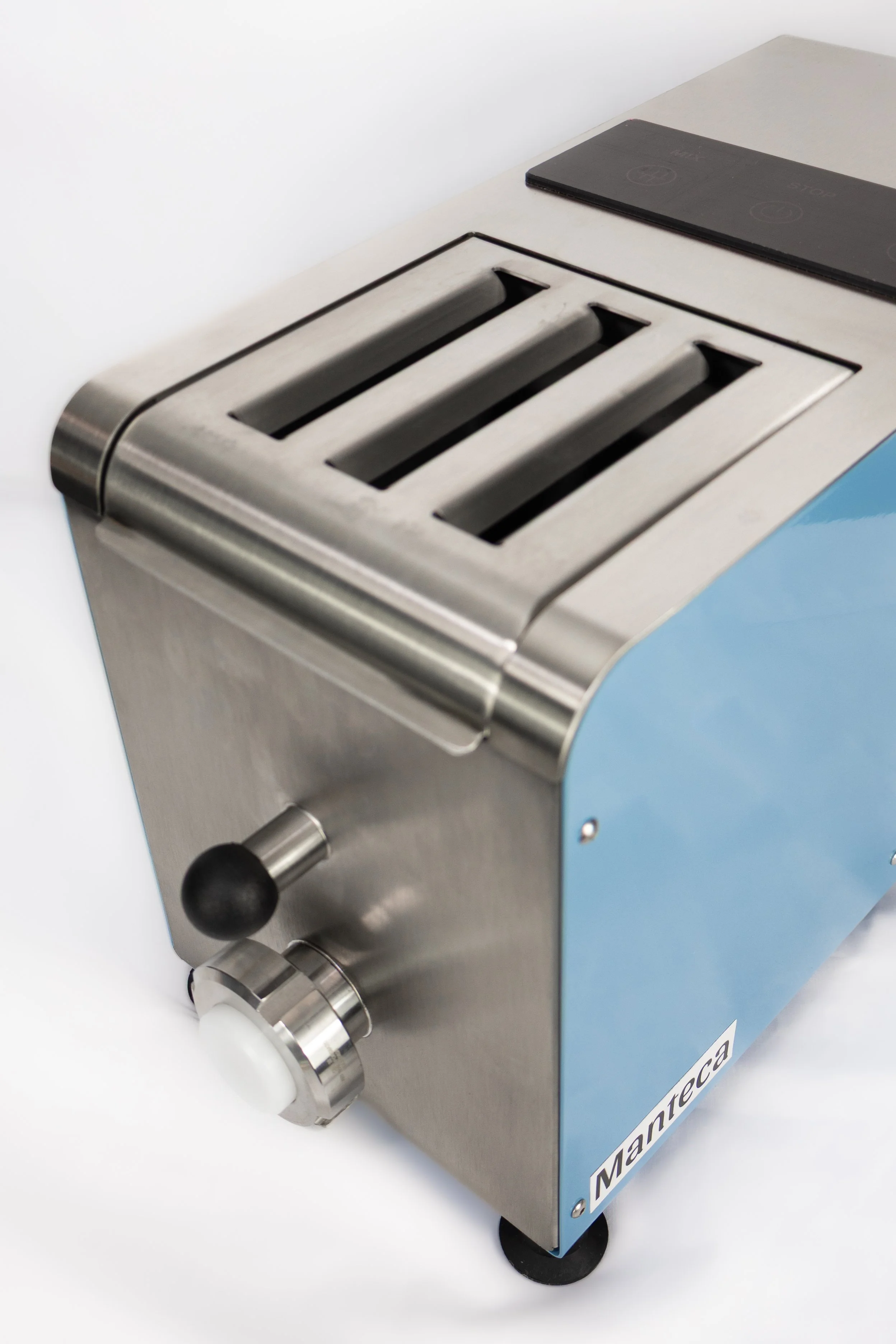 Stainless steel pasta machine with touch screen controls, labeled 'Manteca' on the side.