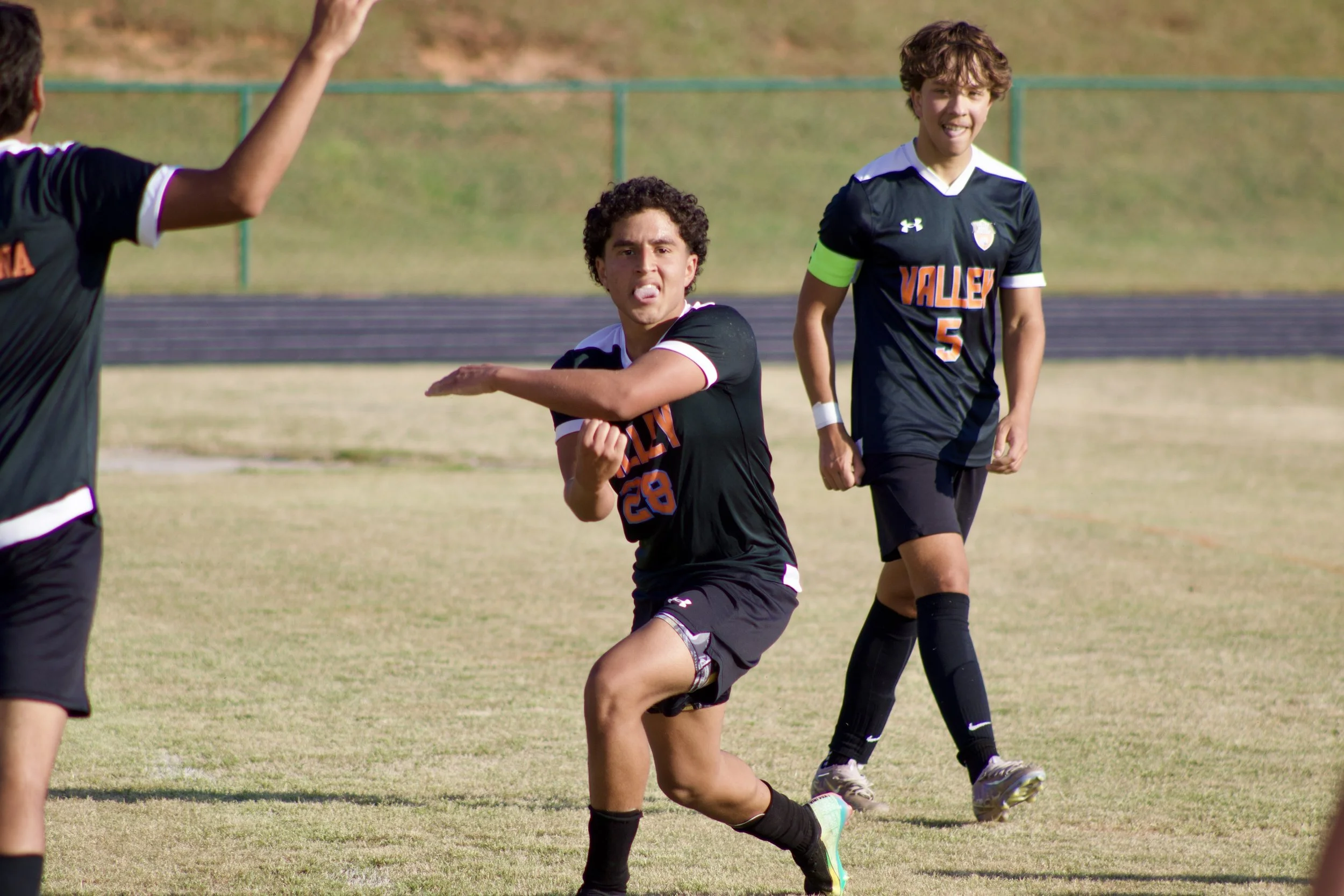 Leon’s late strike lifts Valley past Lanett 2-1