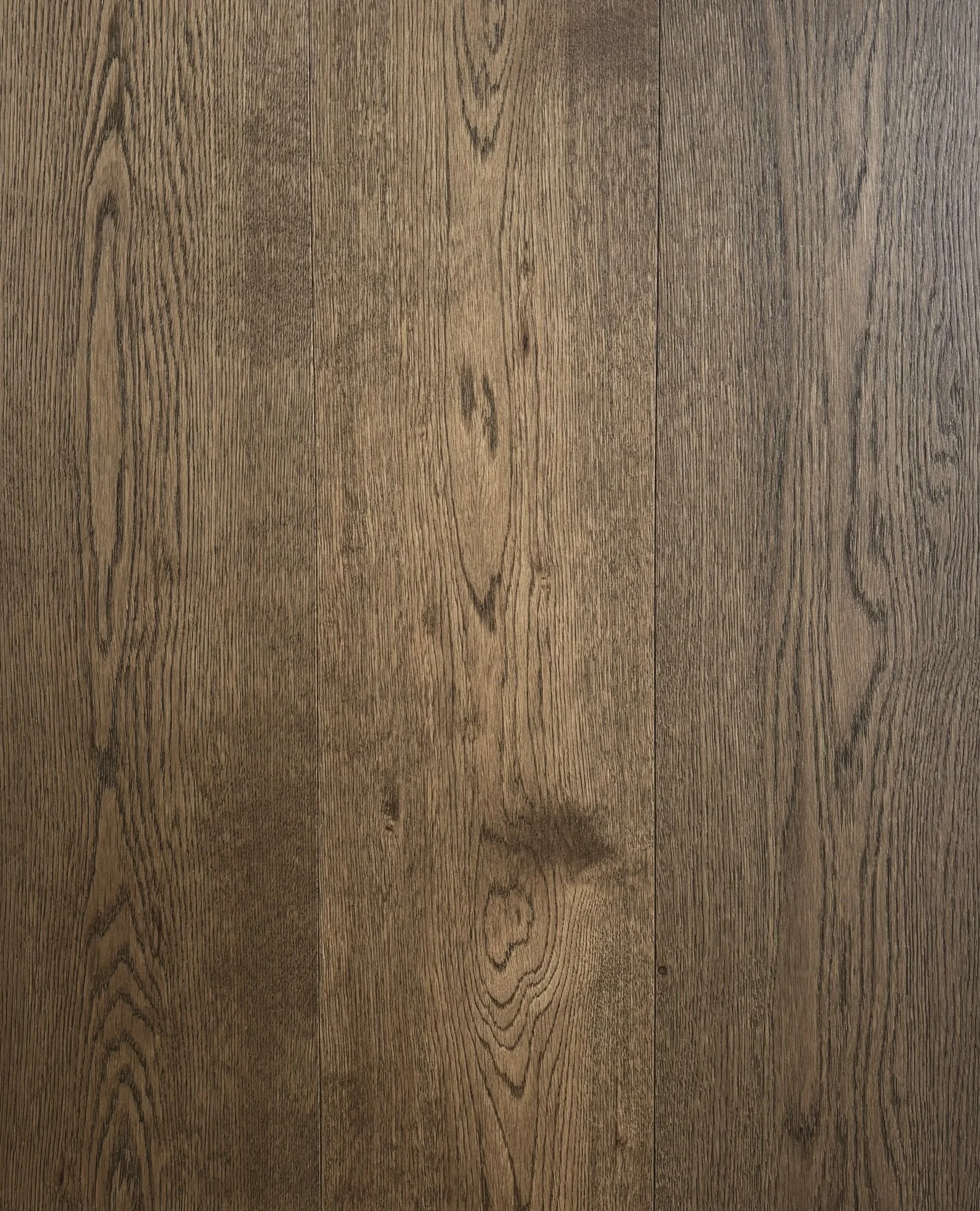 Rich dark brown stain to the Oak