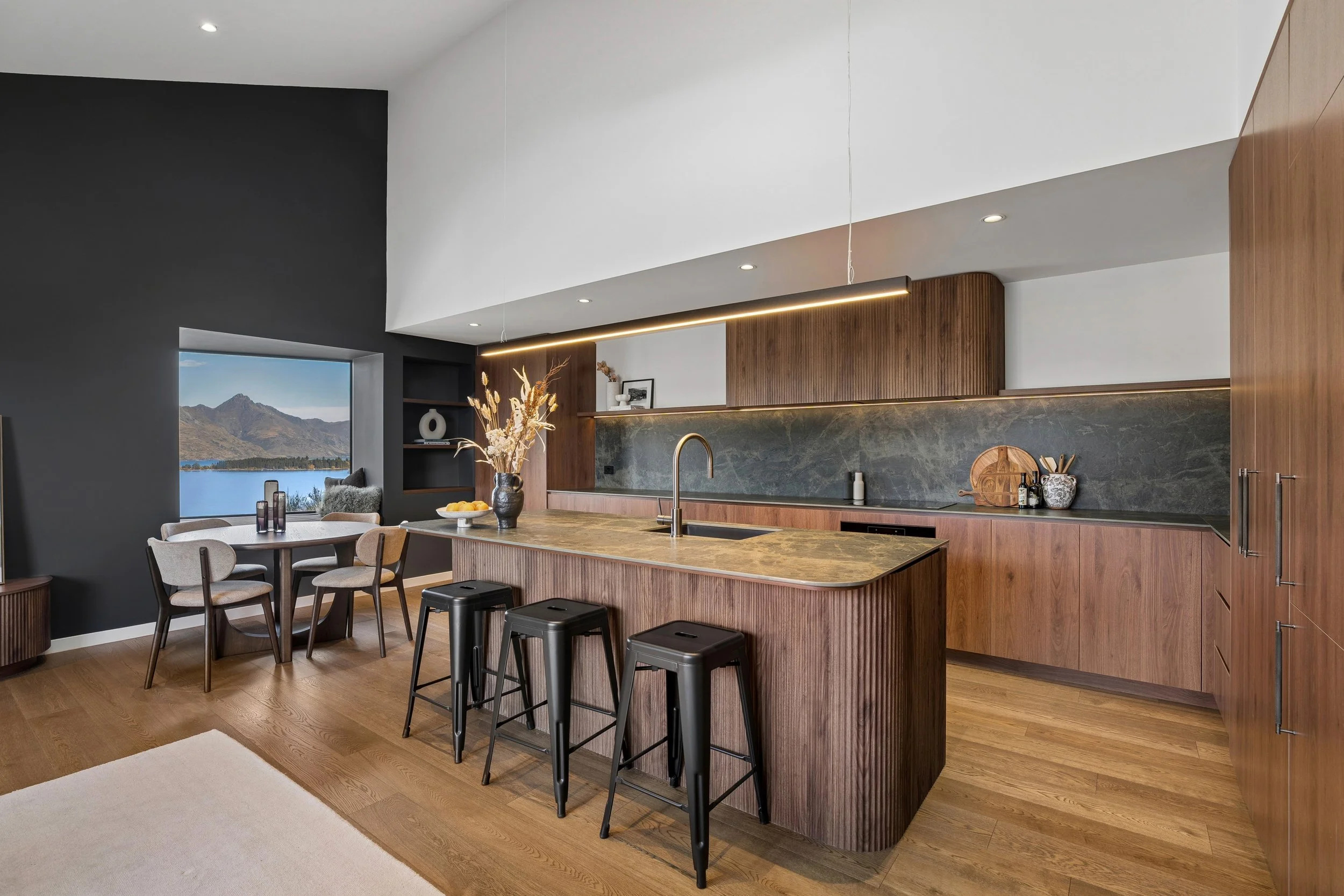 Moscato Oak in kitchen